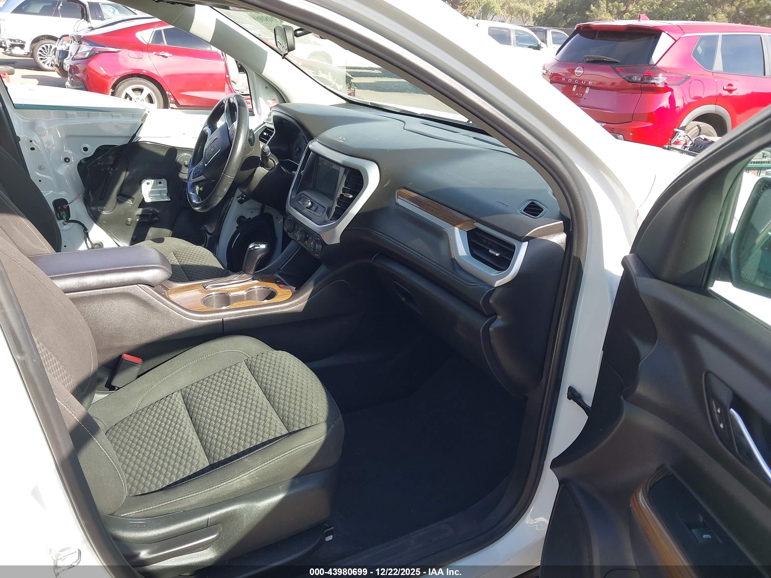 GMC ACADIA image 5