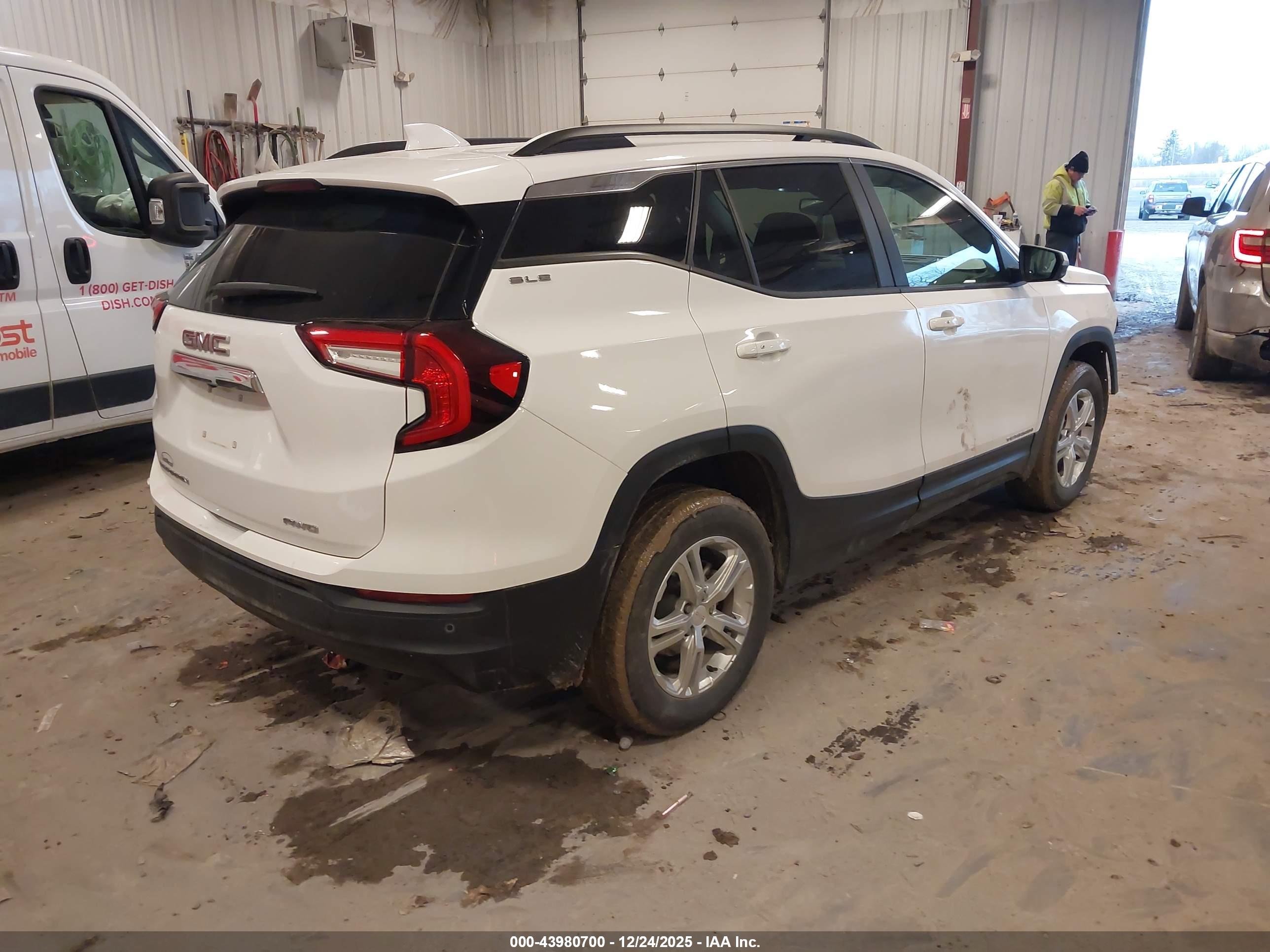 GMC TERRAIN image 4