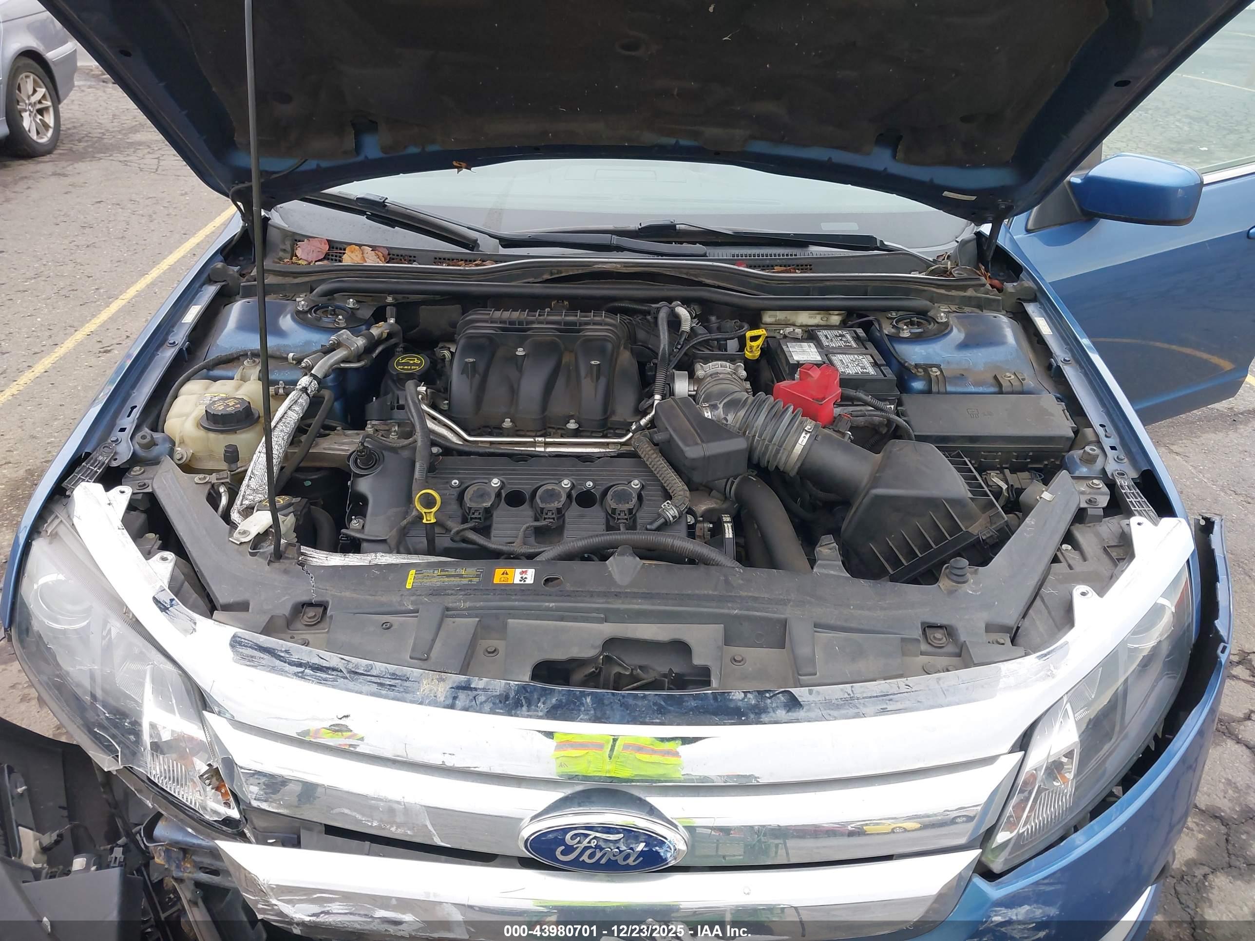 FORD FUSION image 10