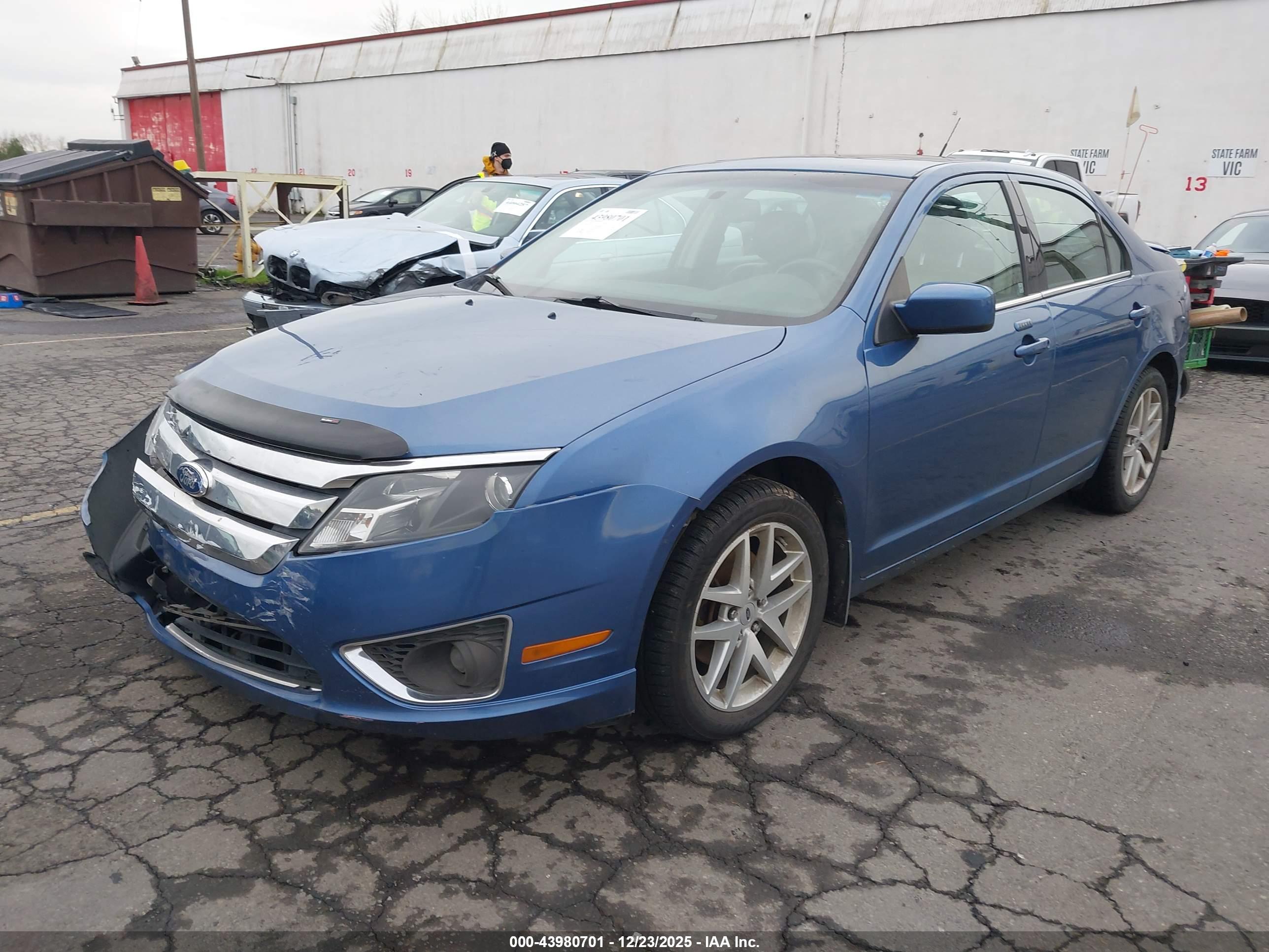 FORD FUSION image 2