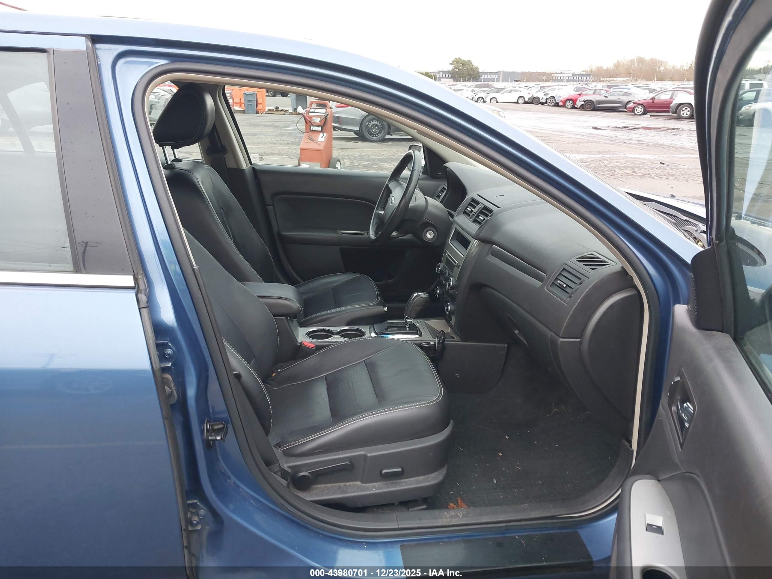 FORD FUSION image 5
