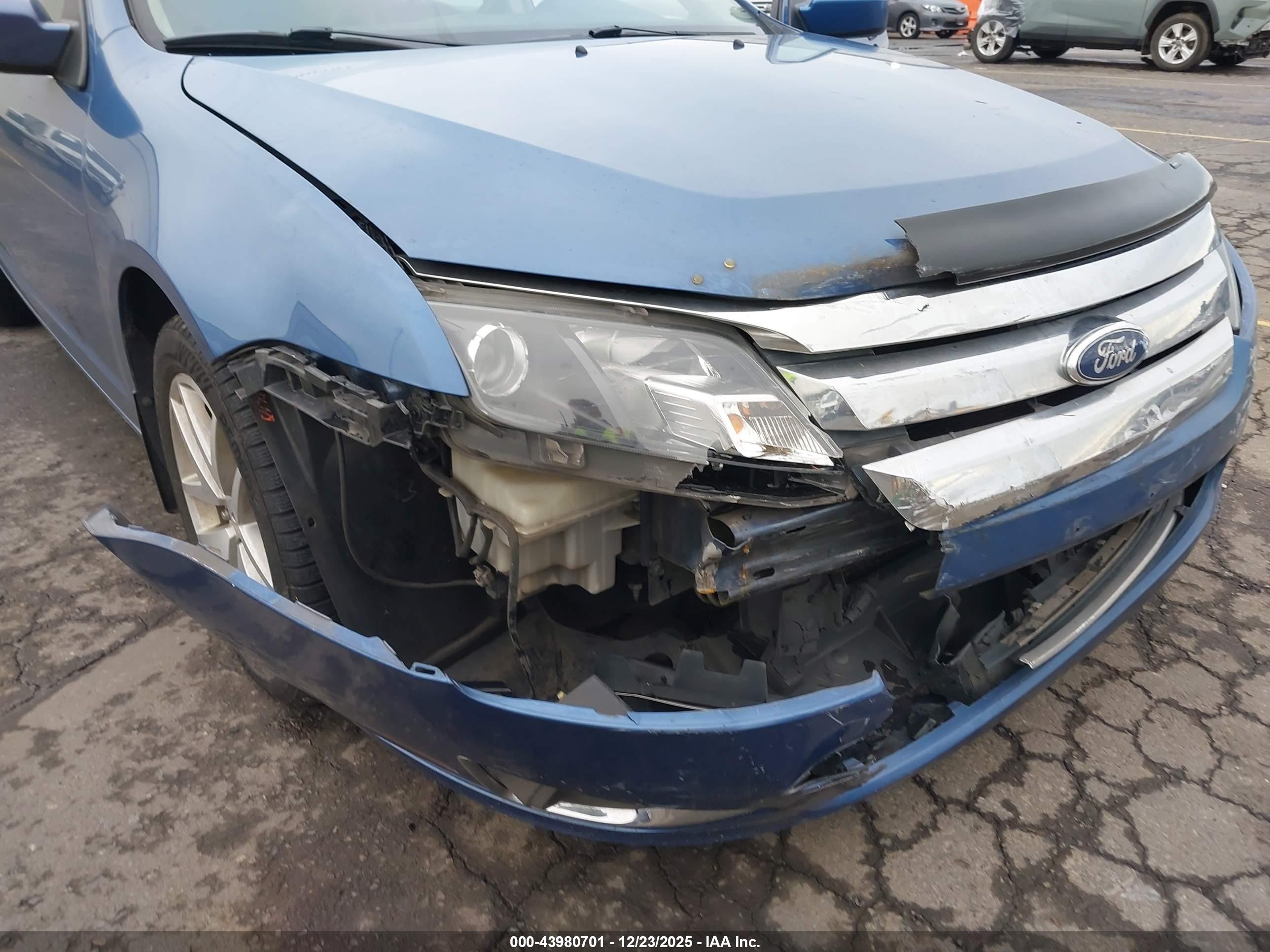 FORD FUSION image 6