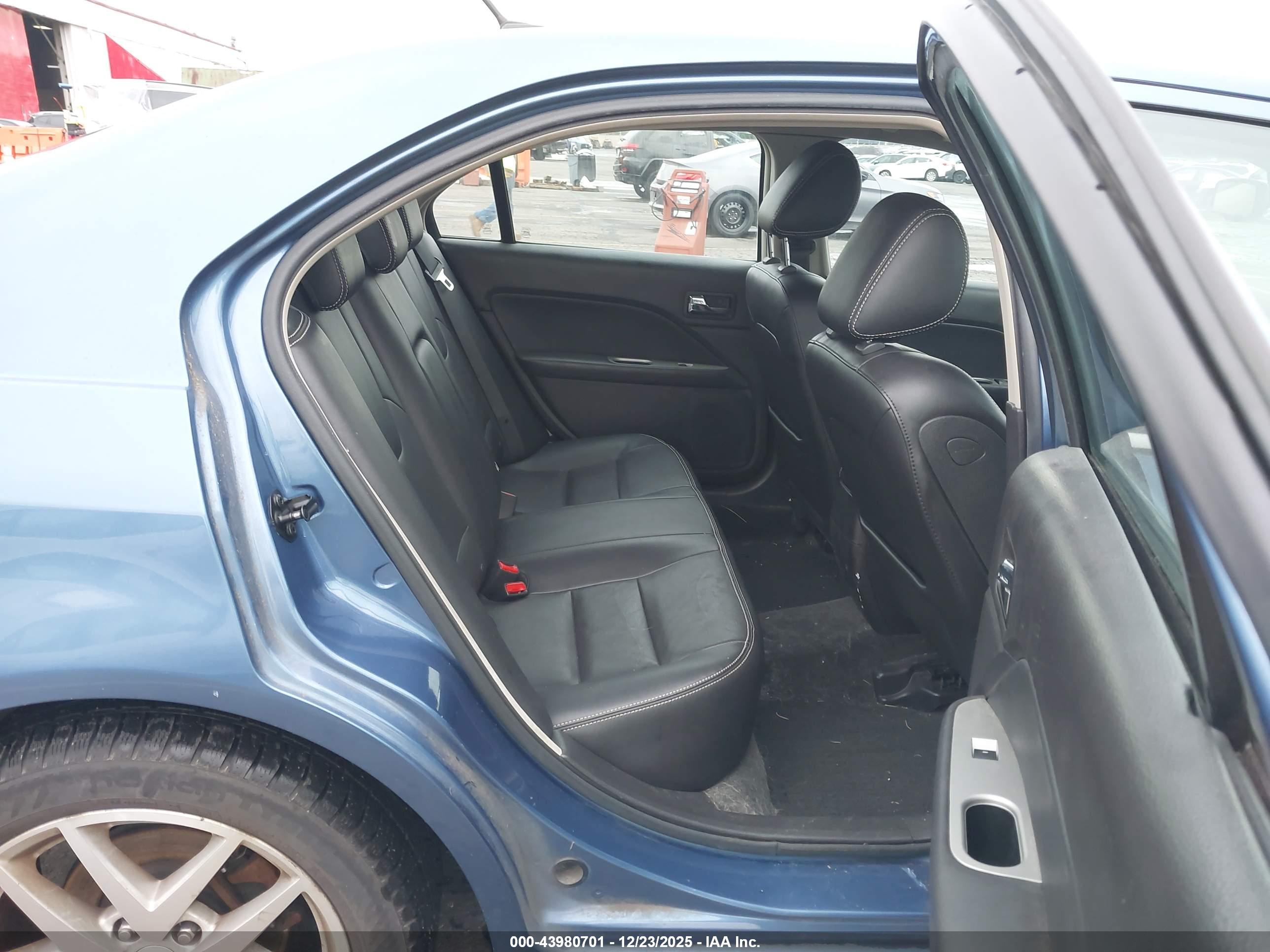 FORD FUSION image 8