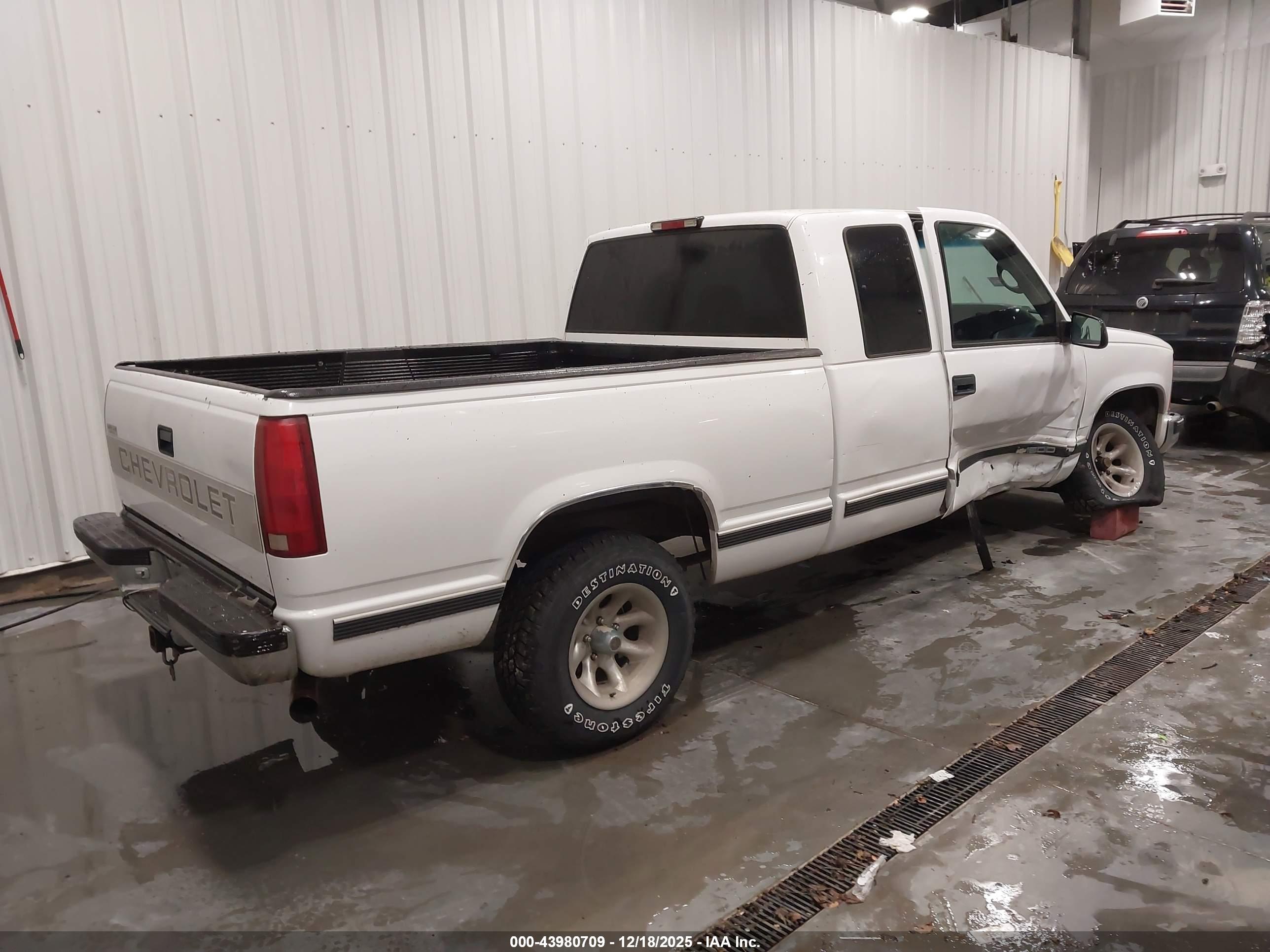 CHEVROLET C1500 image 4