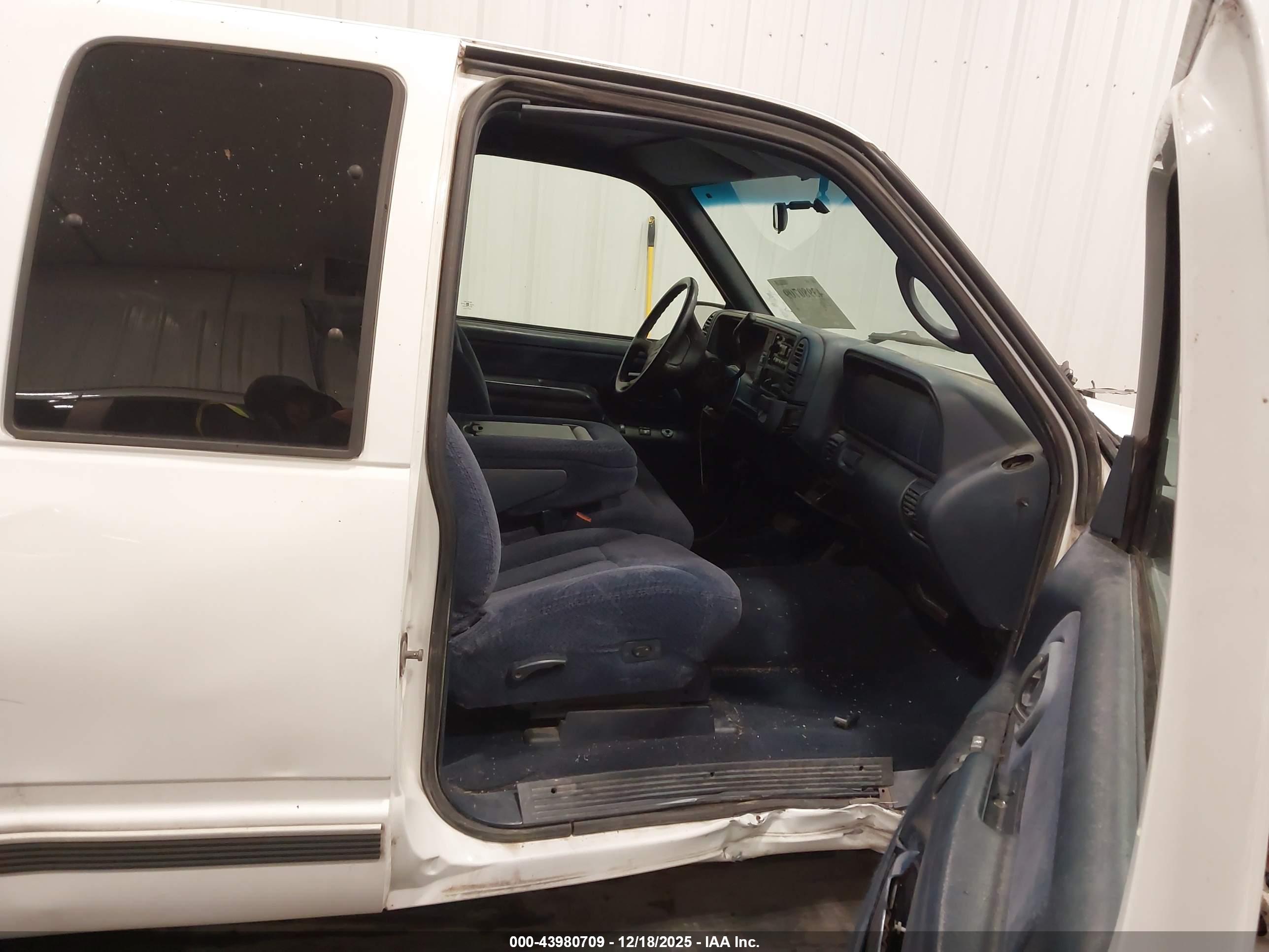 CHEVROLET C1500 image 5