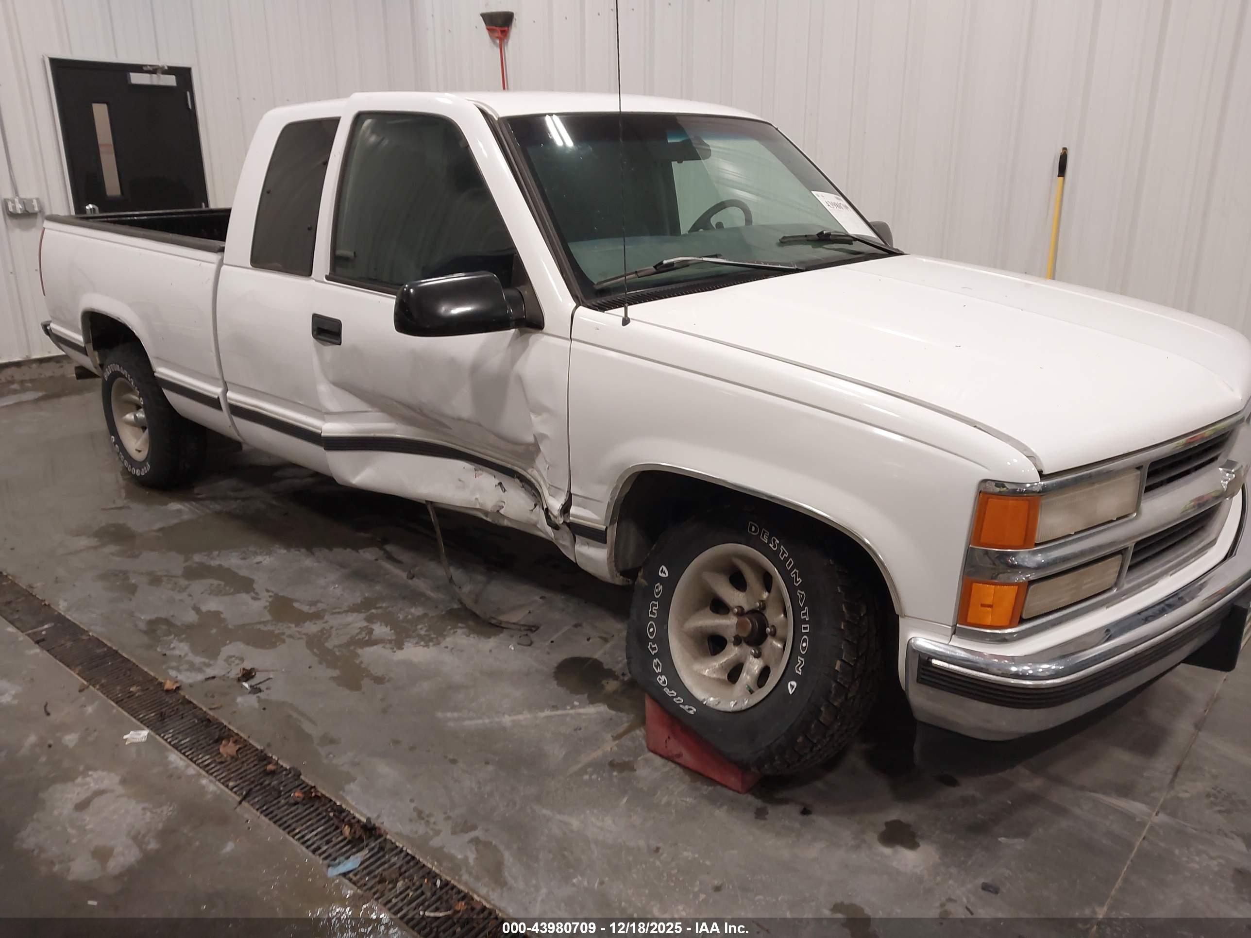 CHEVROLET C1500 image 6