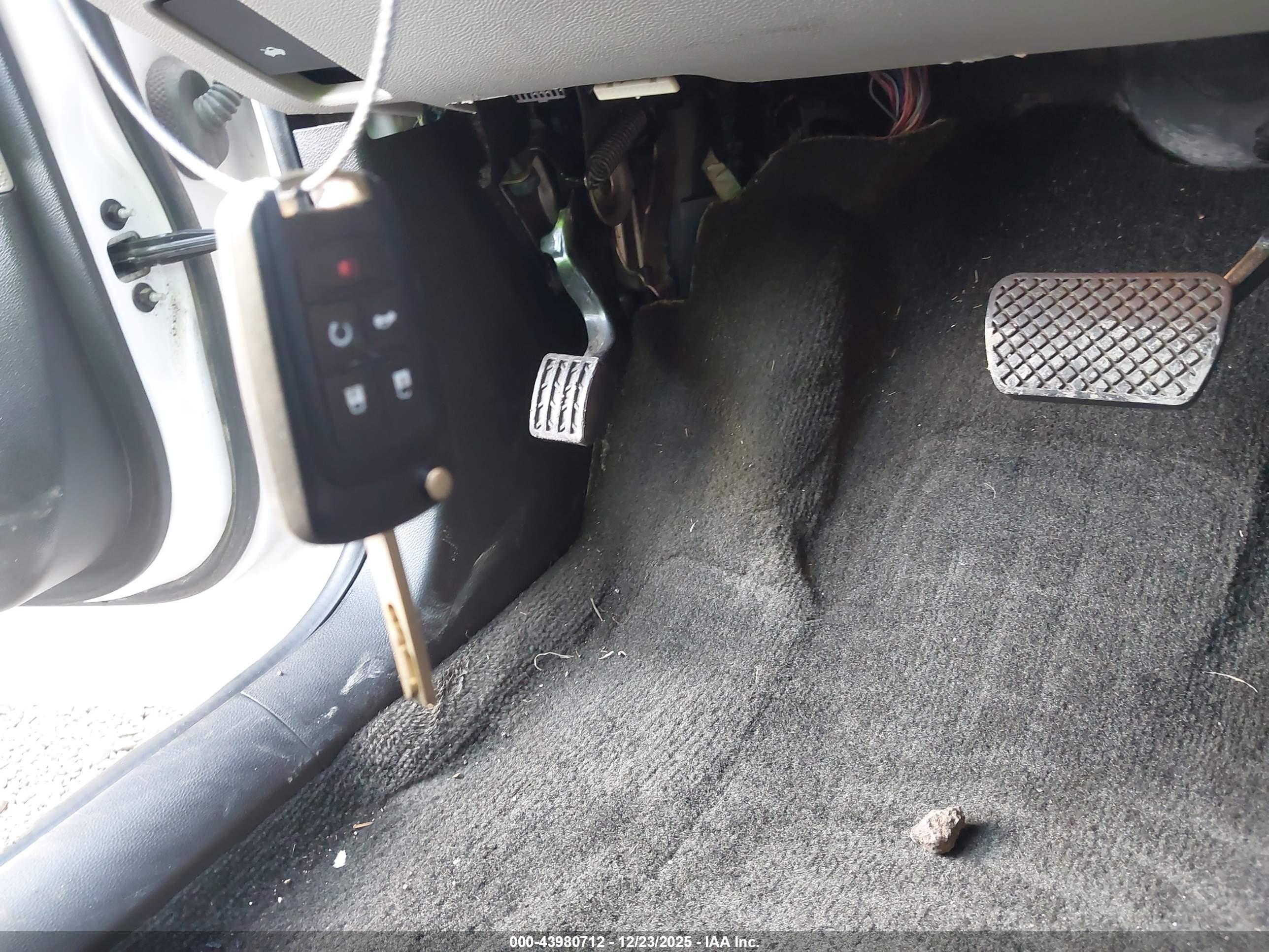 CHEVROLET EQUINOX image 11
