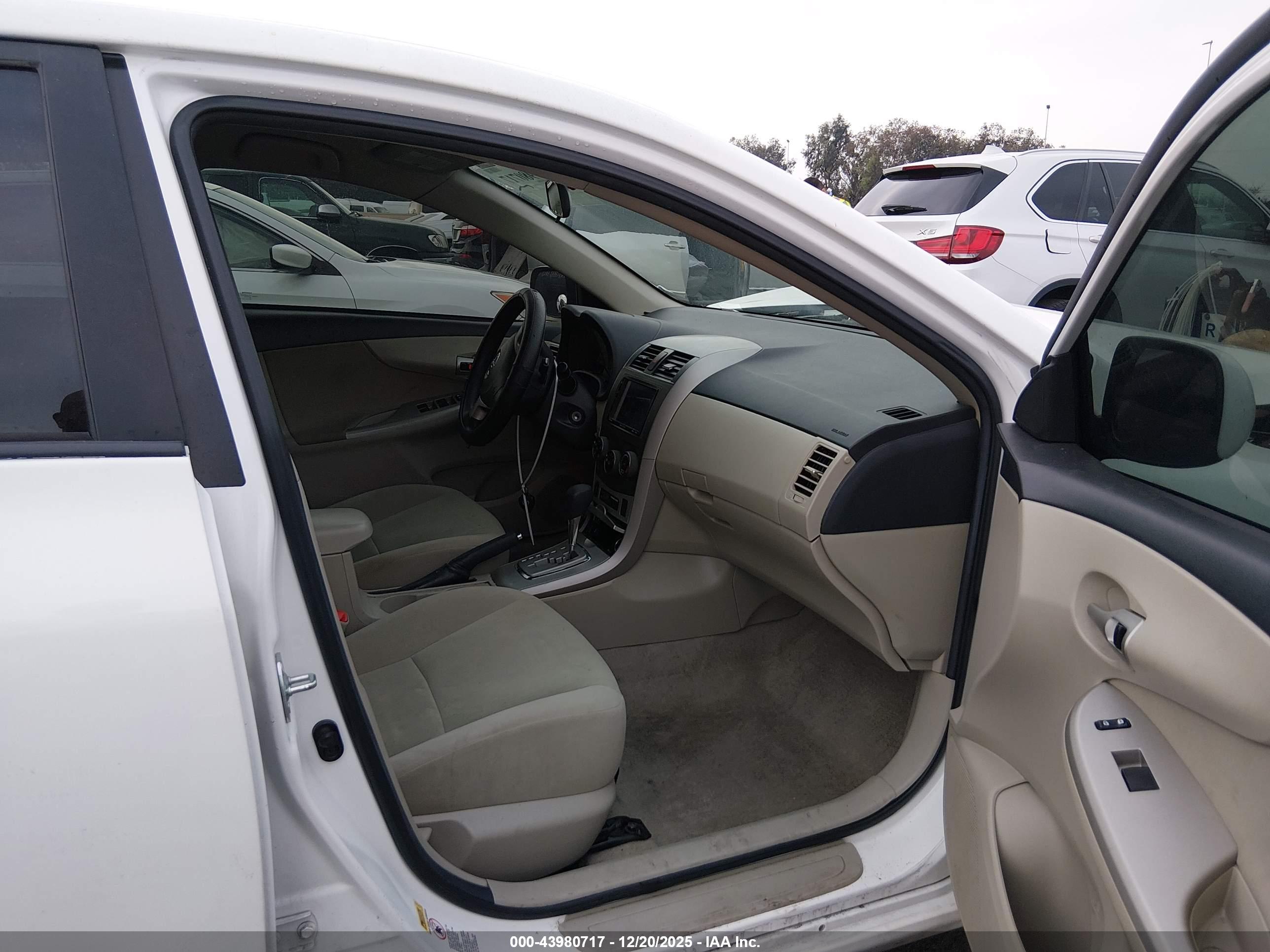 TOYOTA COROLLA image 5