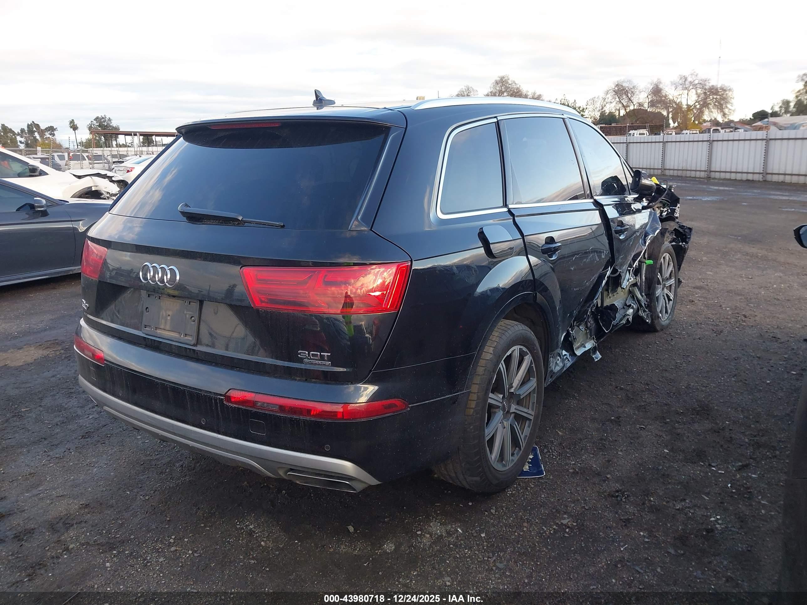 AUDI Q7 image 4