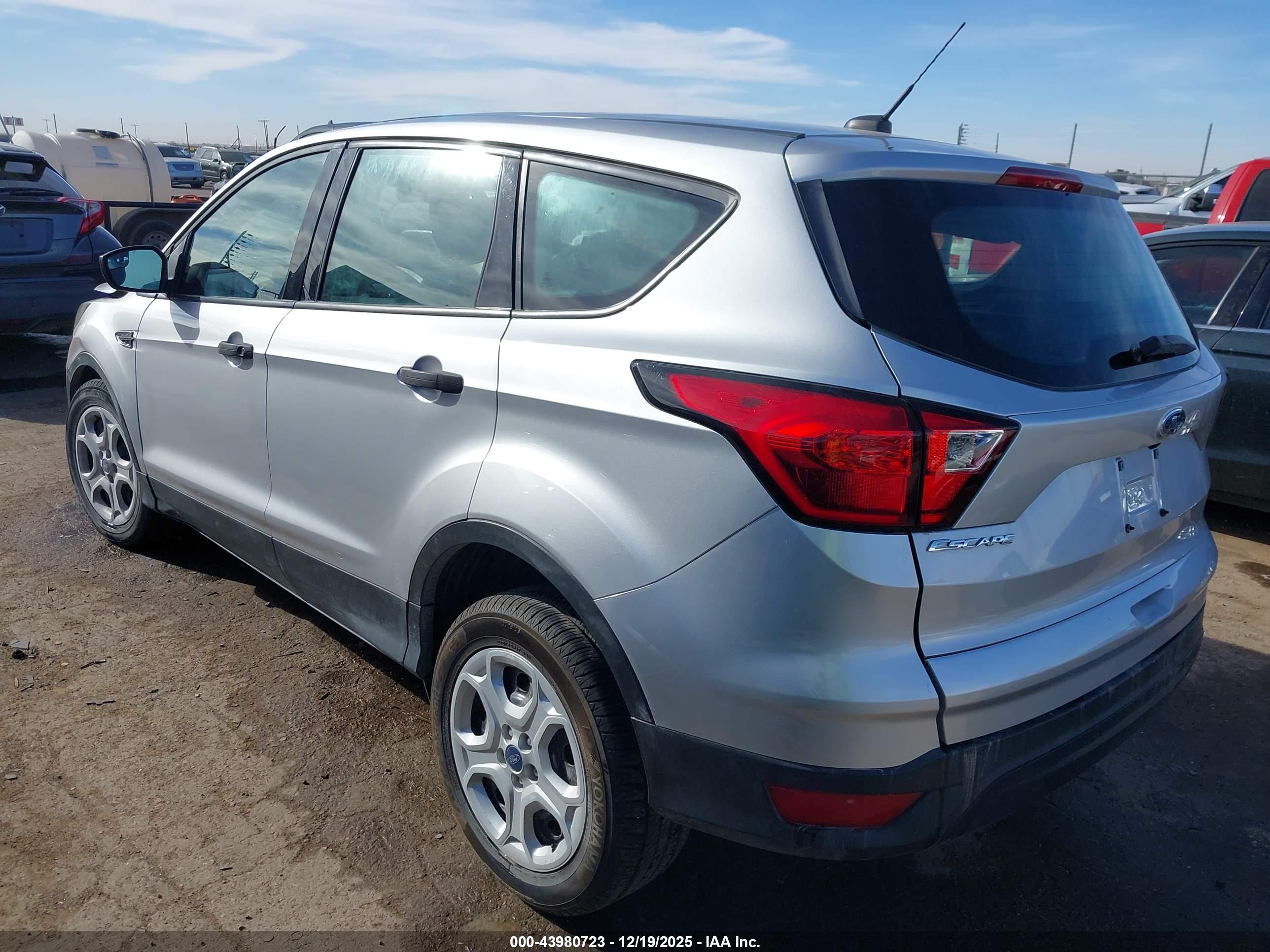 FORD ESCAPE image 3
