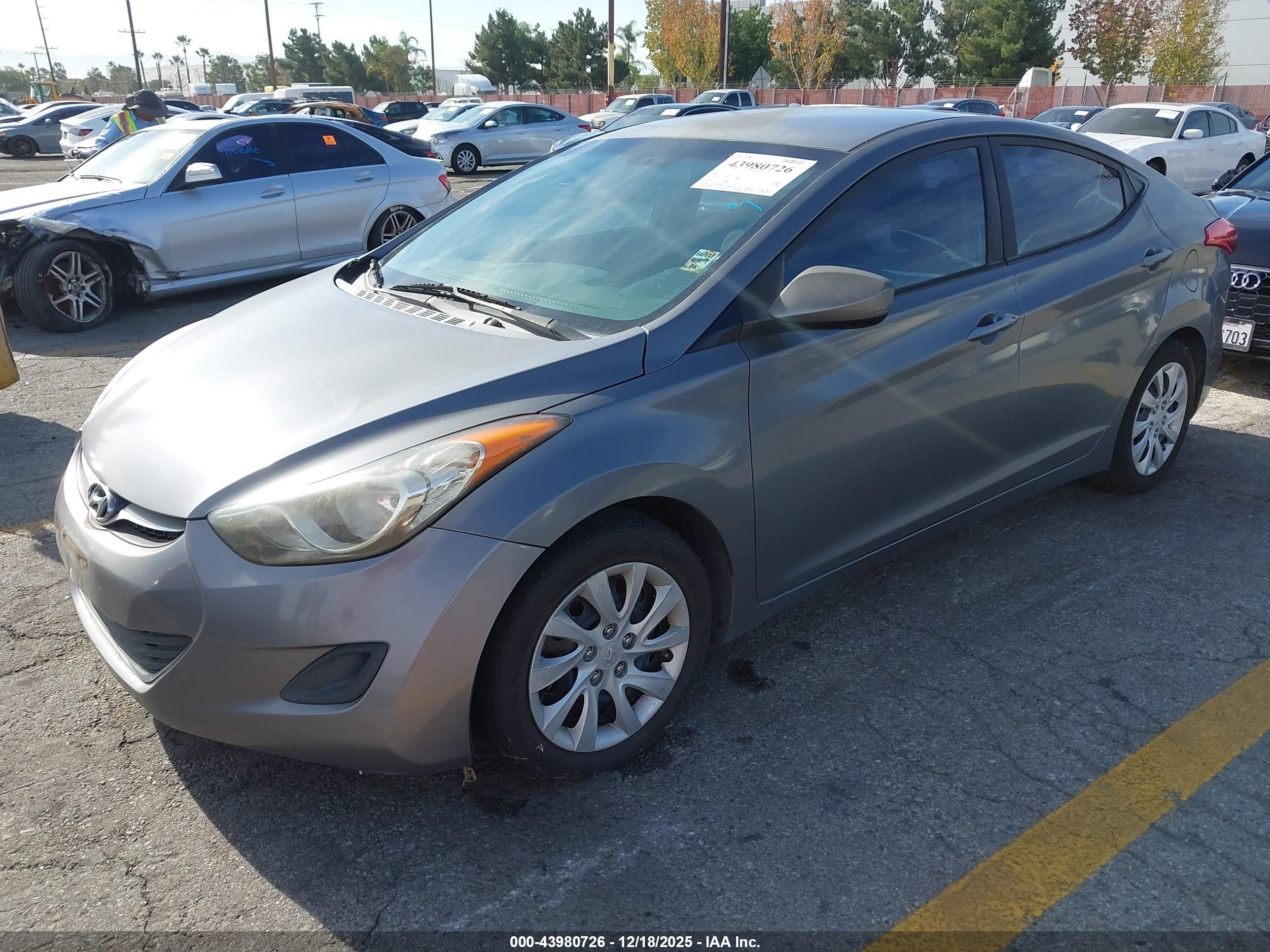 HYUNDAI ELANTRA image 2