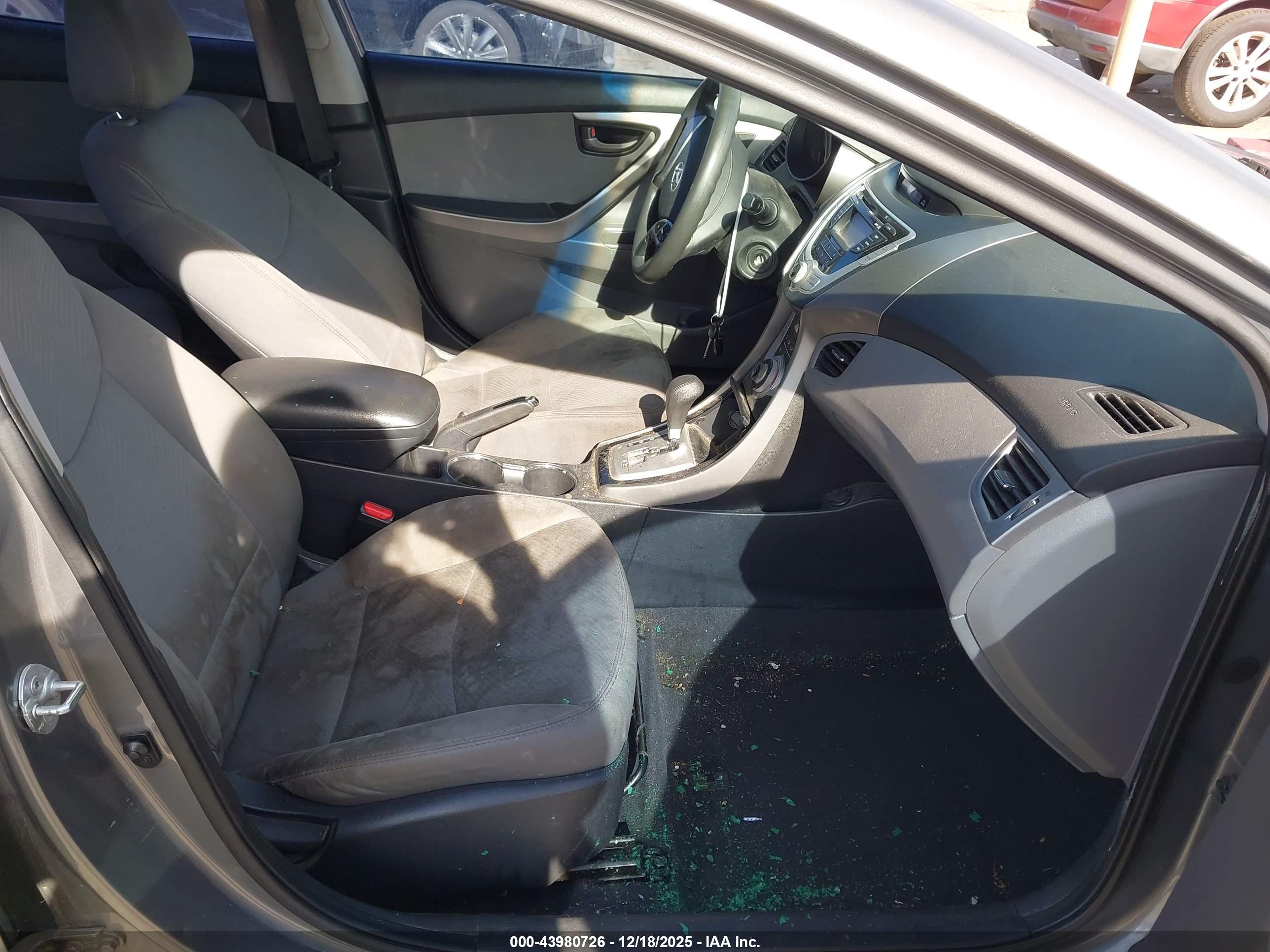 HYUNDAI ELANTRA image 5