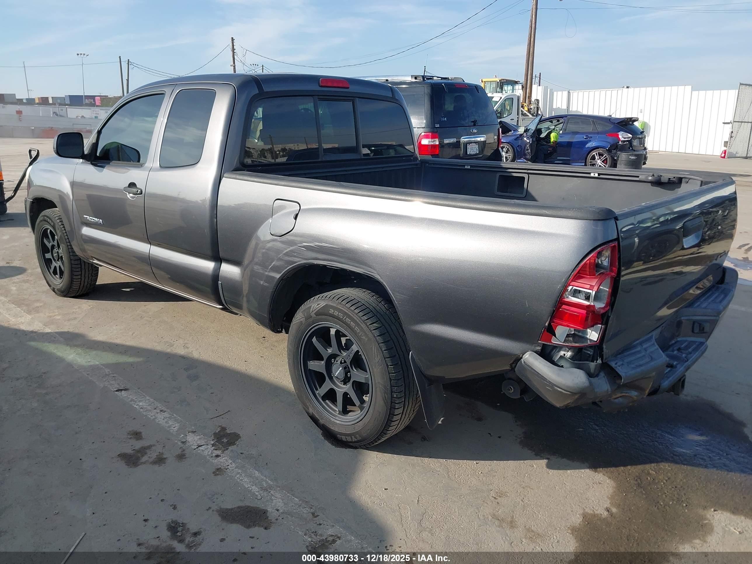 TOYOTA TACOMA image 3