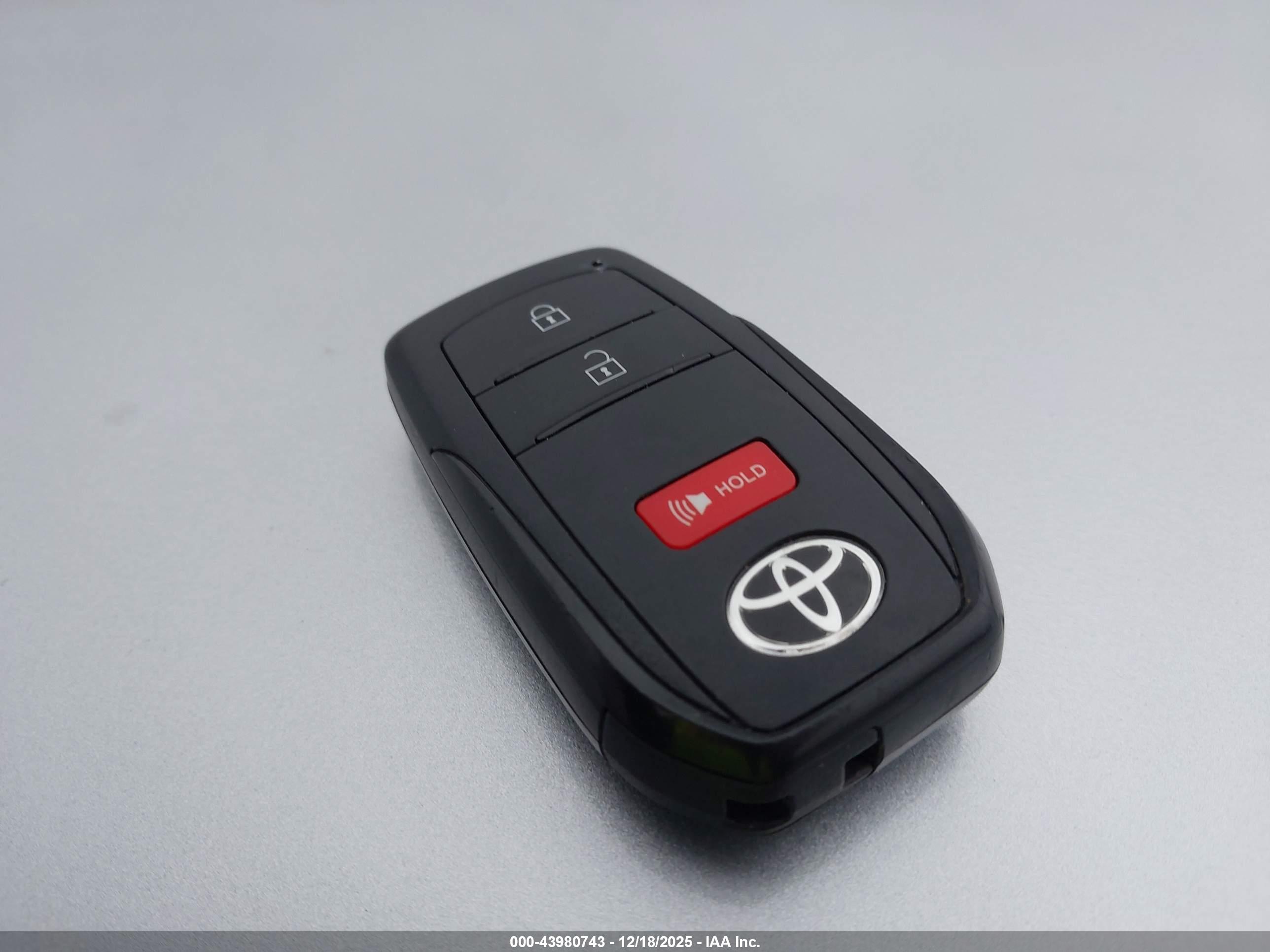 TOYOTA PRIUS image 11