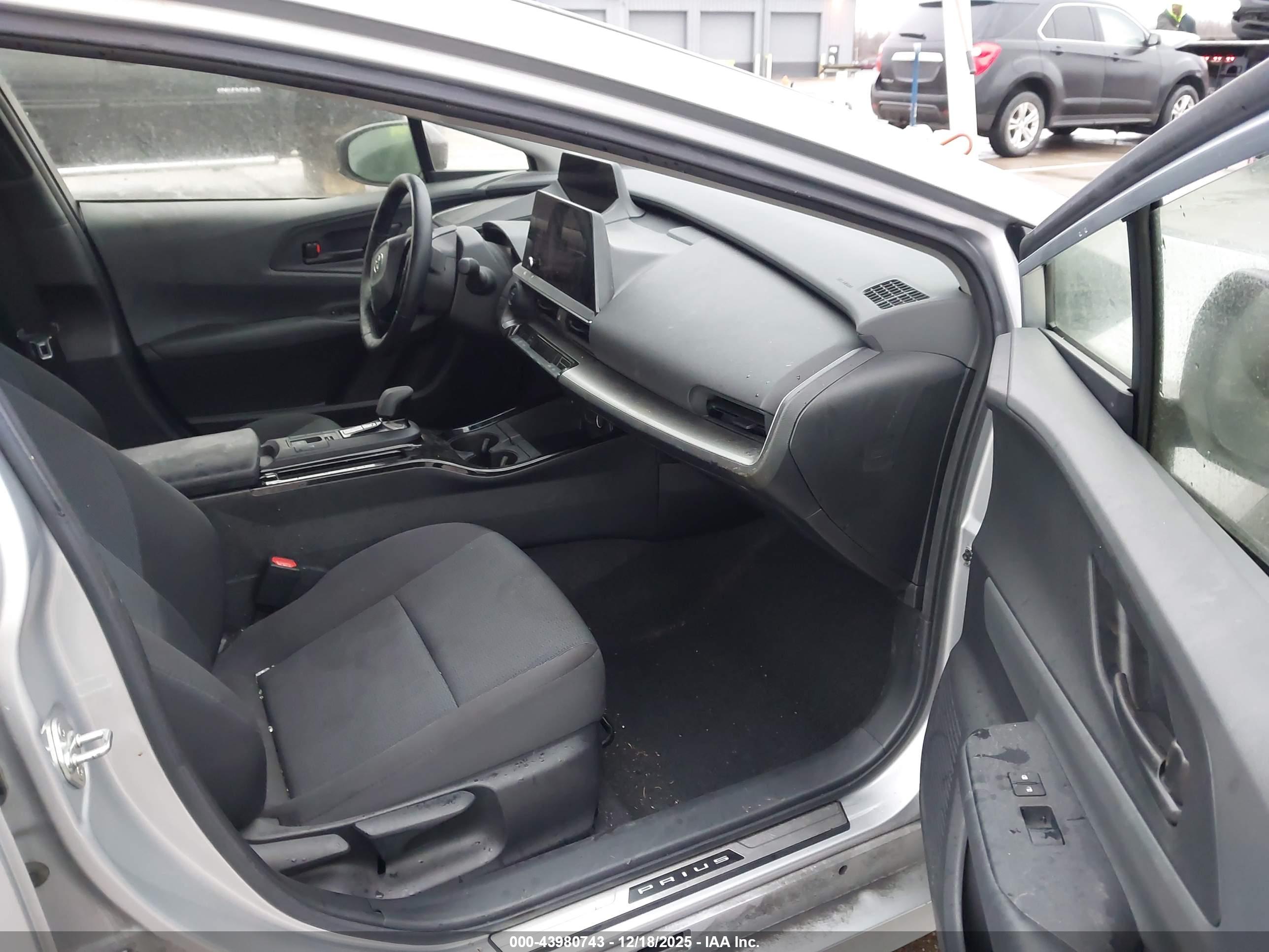 TOYOTA PRIUS image 5