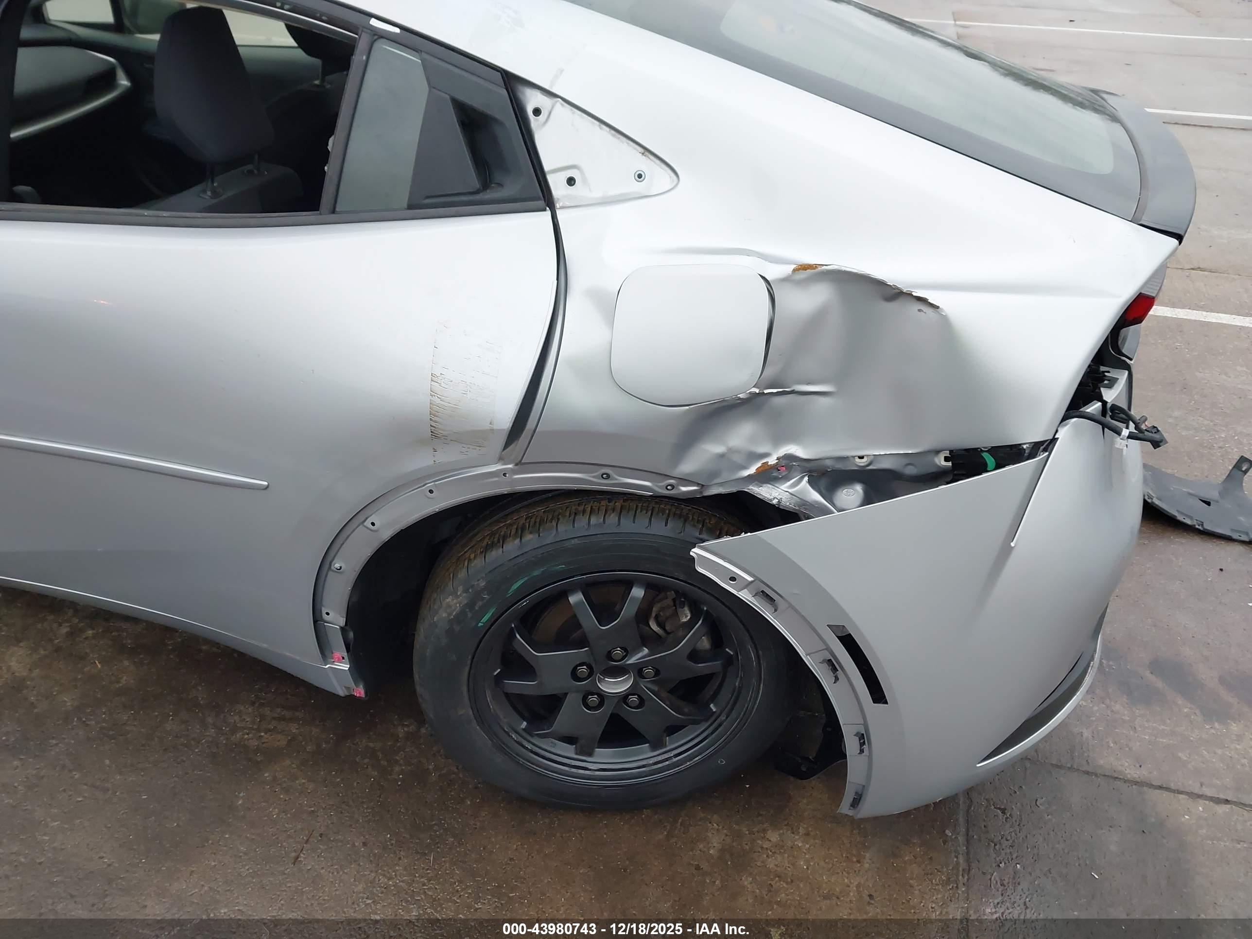 TOYOTA PRIUS image 6