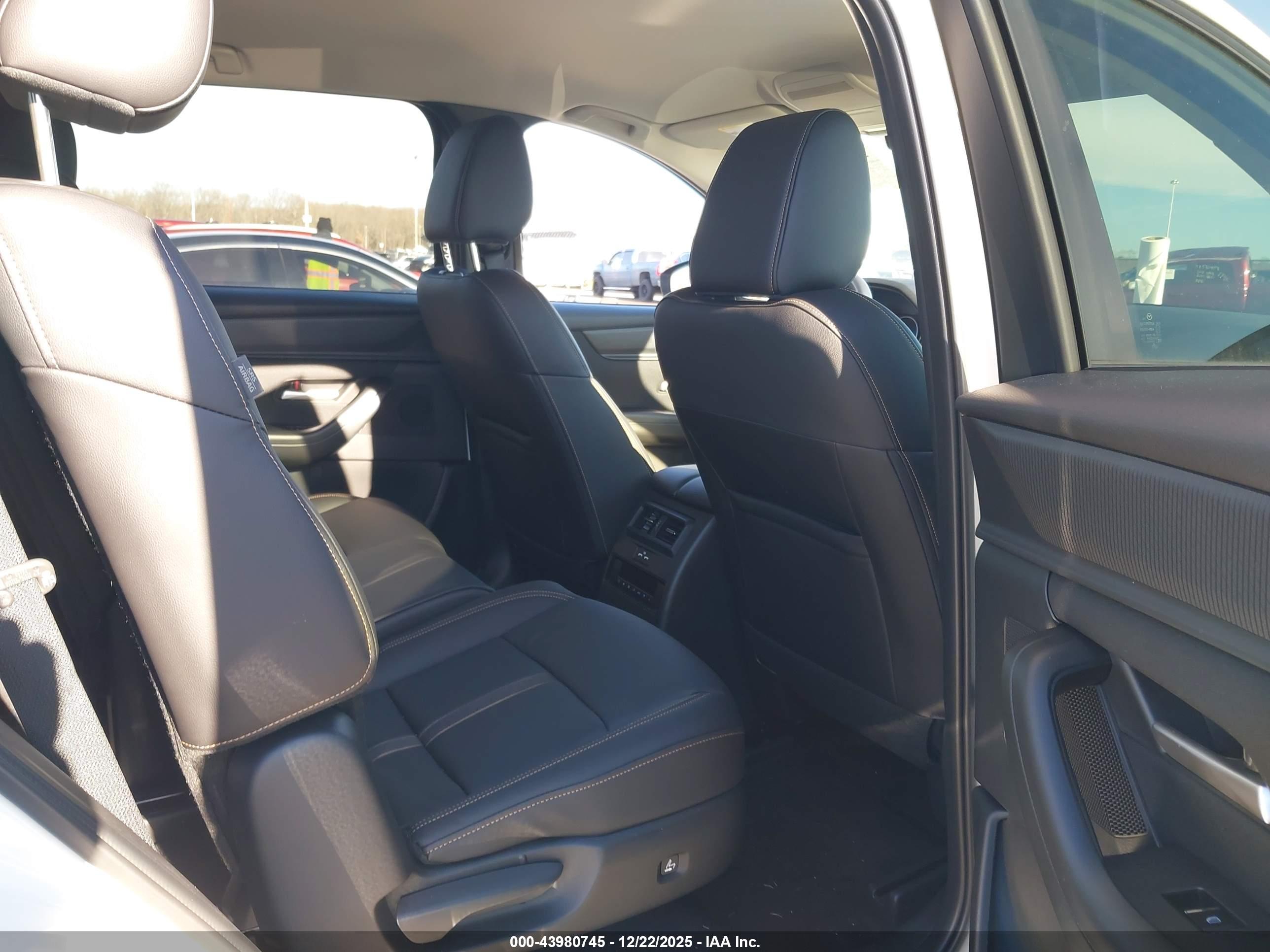MAZDA CX-90 image 8