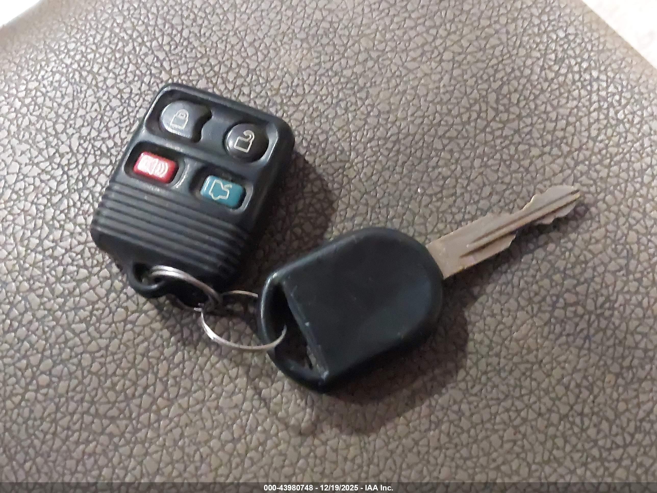 FORD EXPLORER image 11