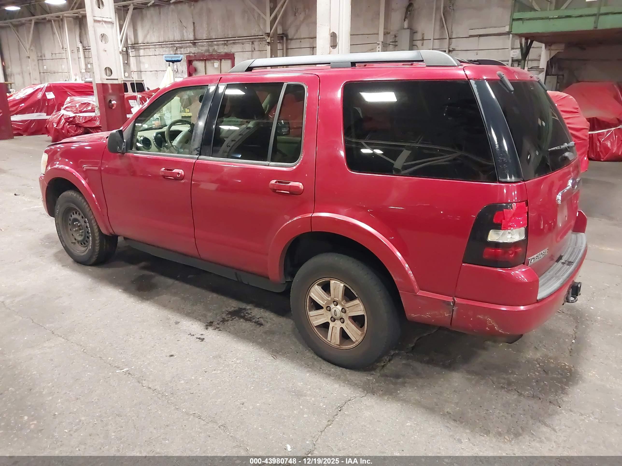 FORD EXPLORER image 3