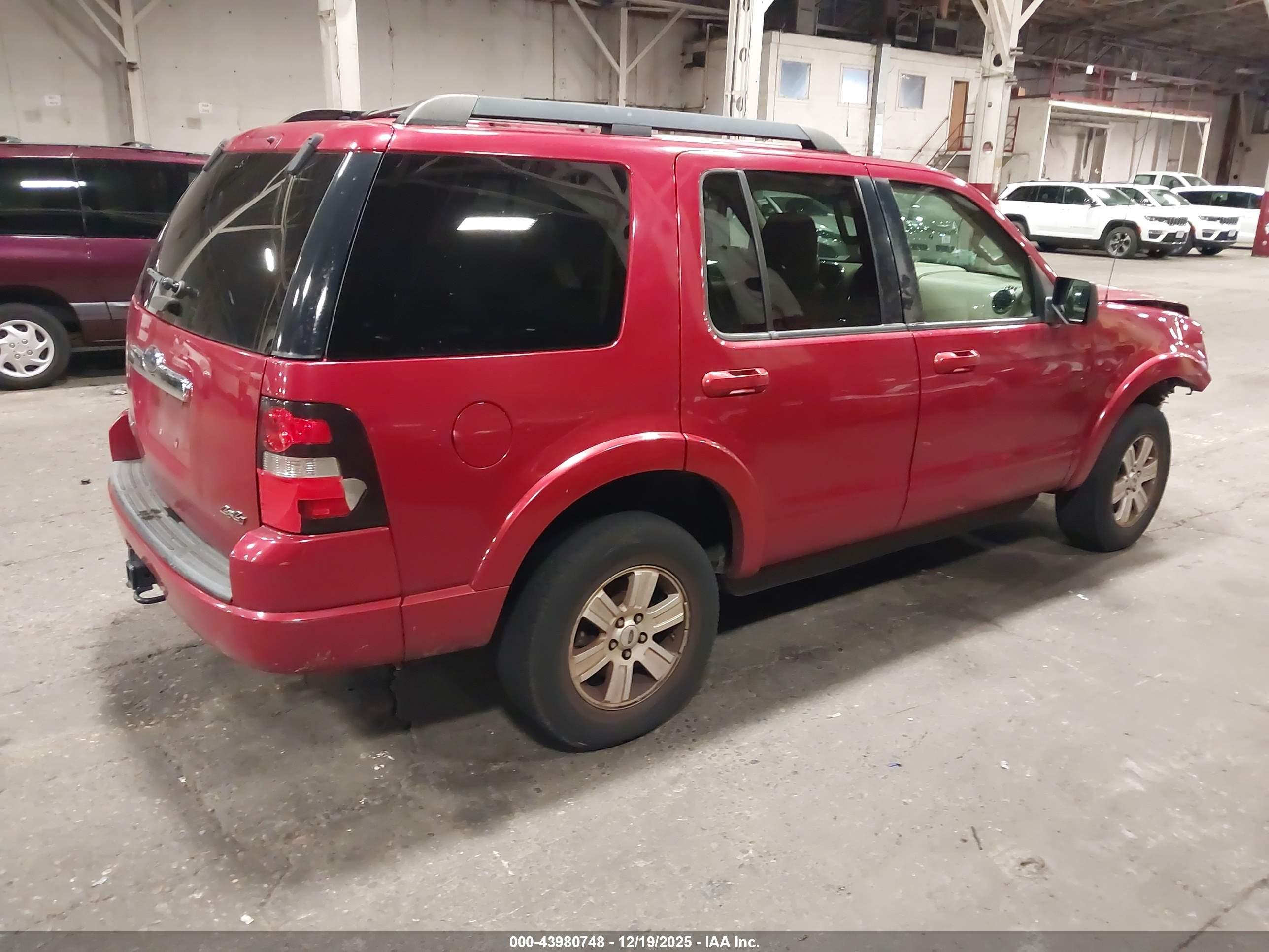FORD EXPLORER image 4