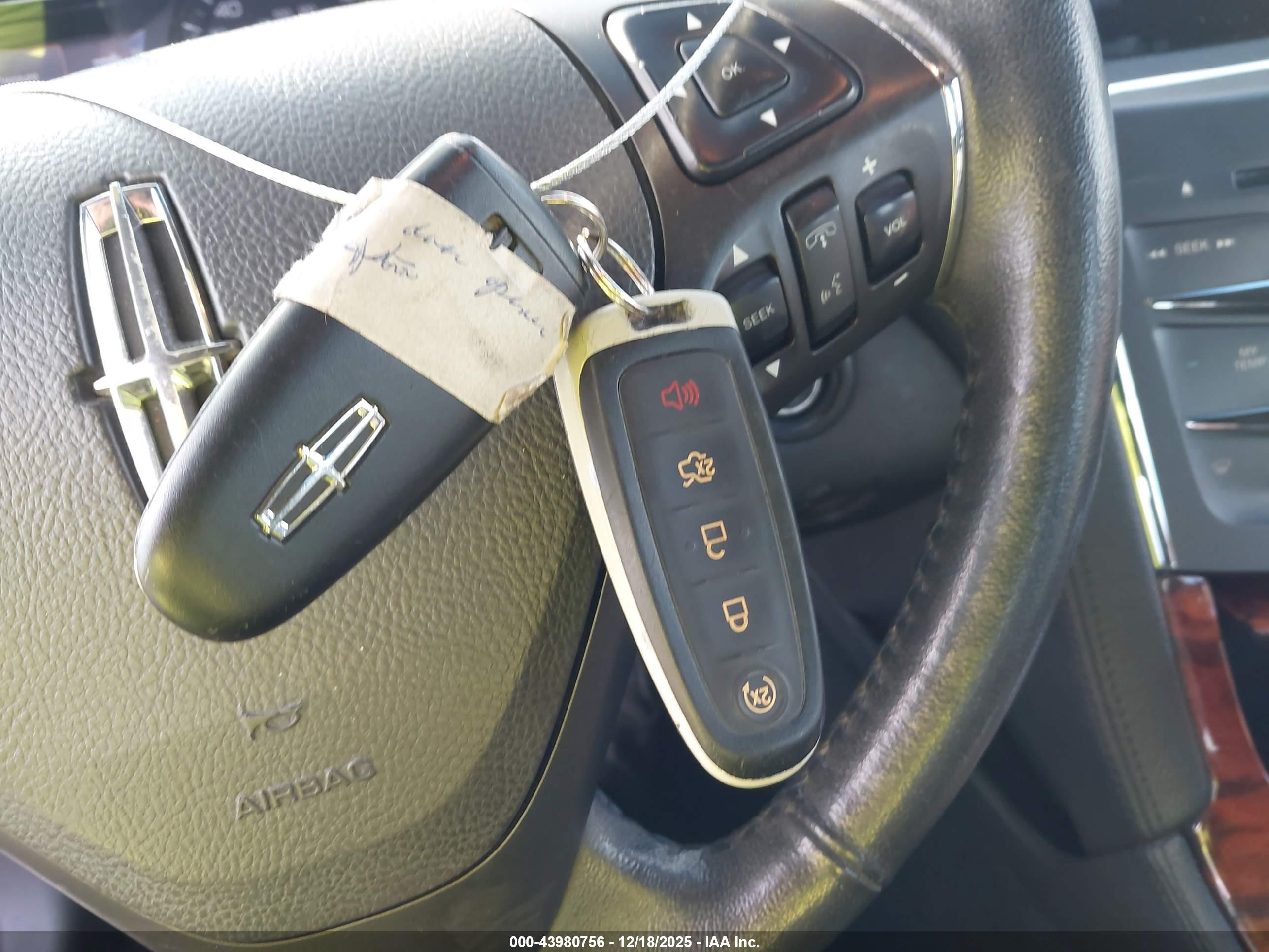 LINCOLN MKS image 11