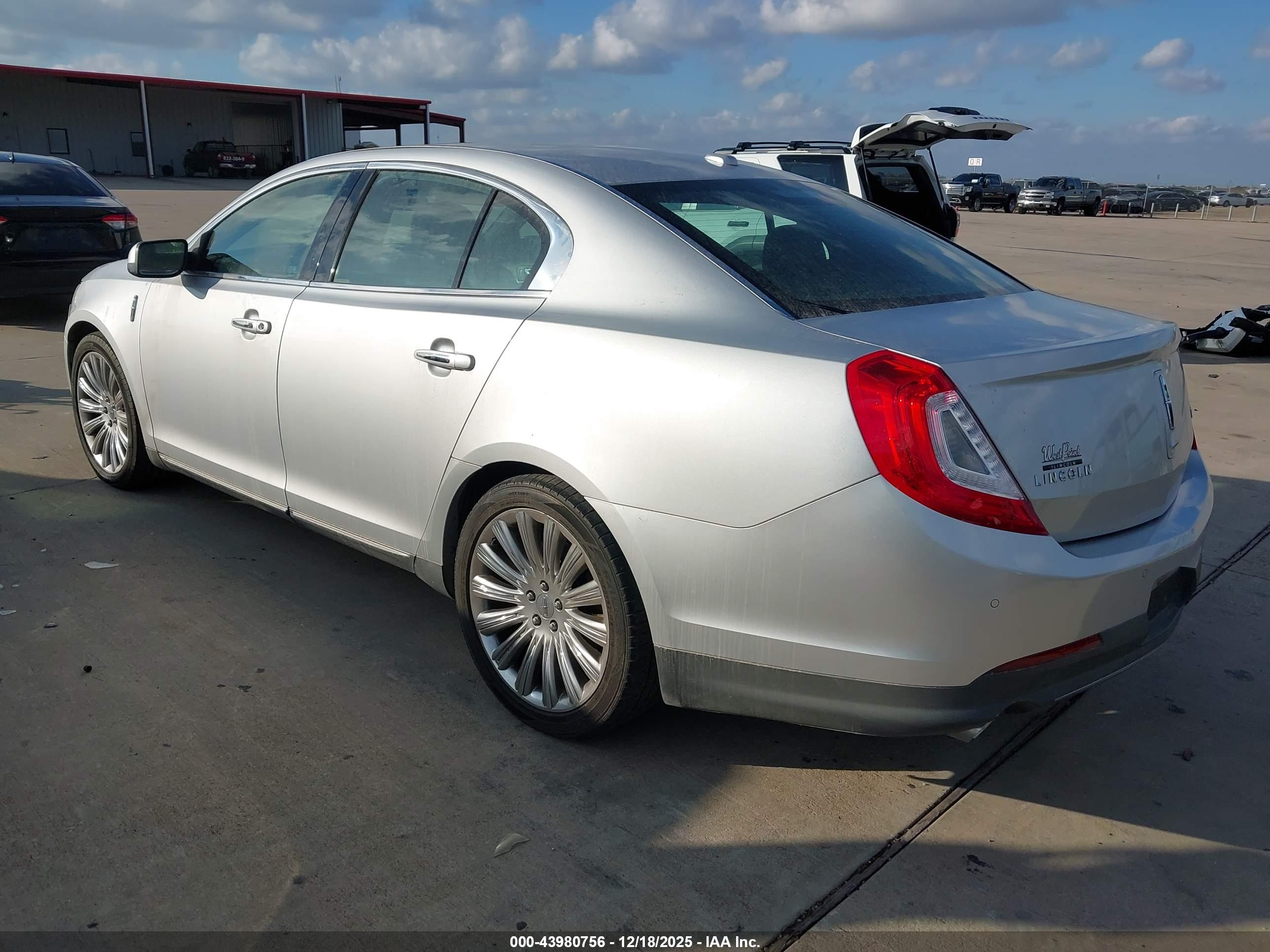 LINCOLN MKS image 3