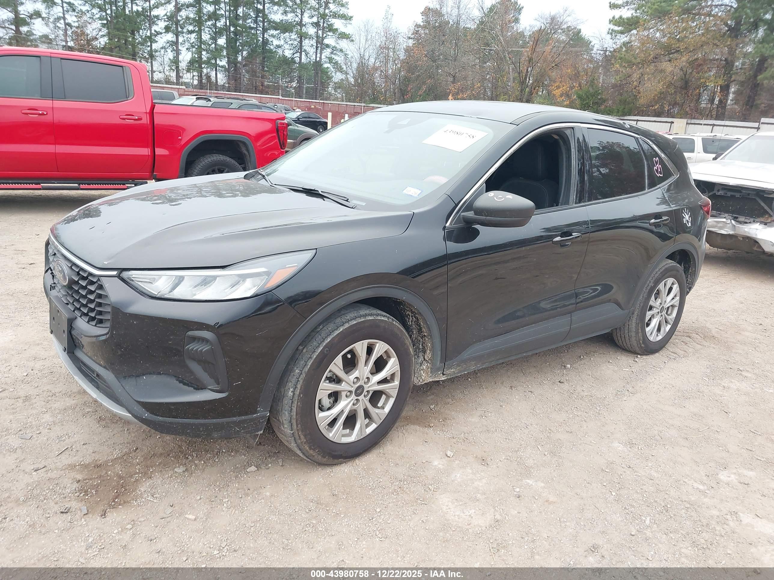 FORD ESCAPE image 2