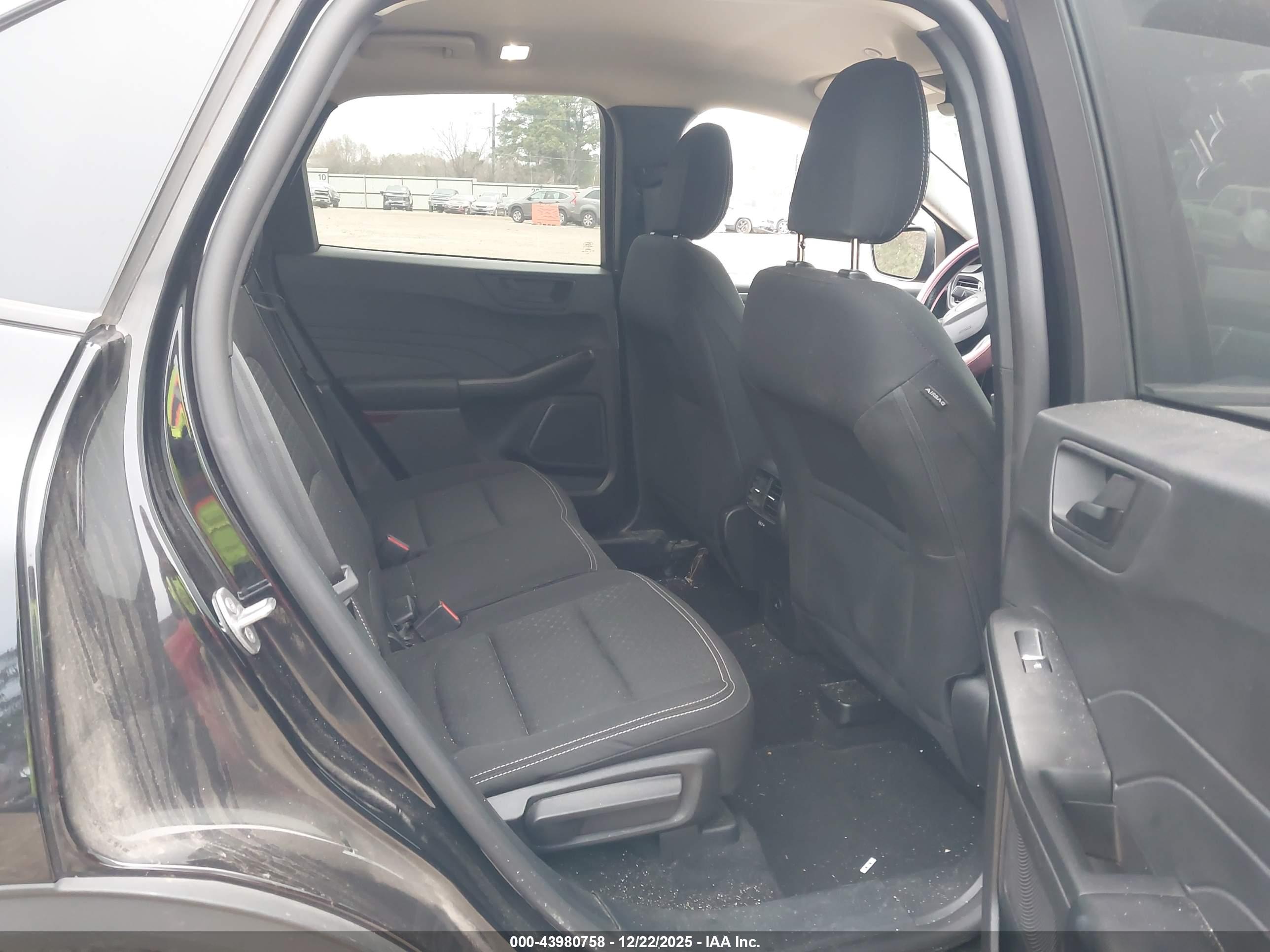 FORD ESCAPE image 8