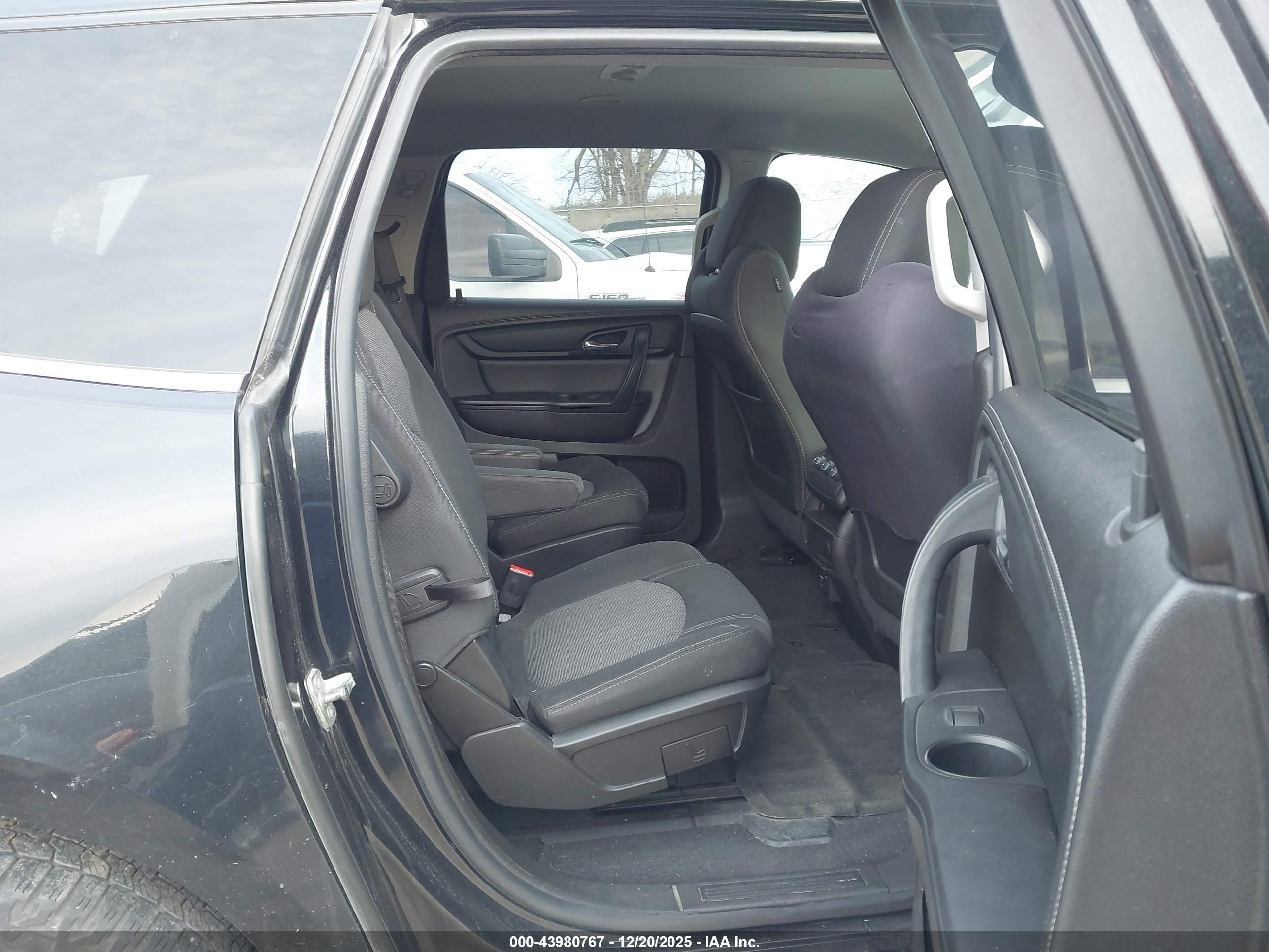 CHEVROLET TRAVERSE image 8