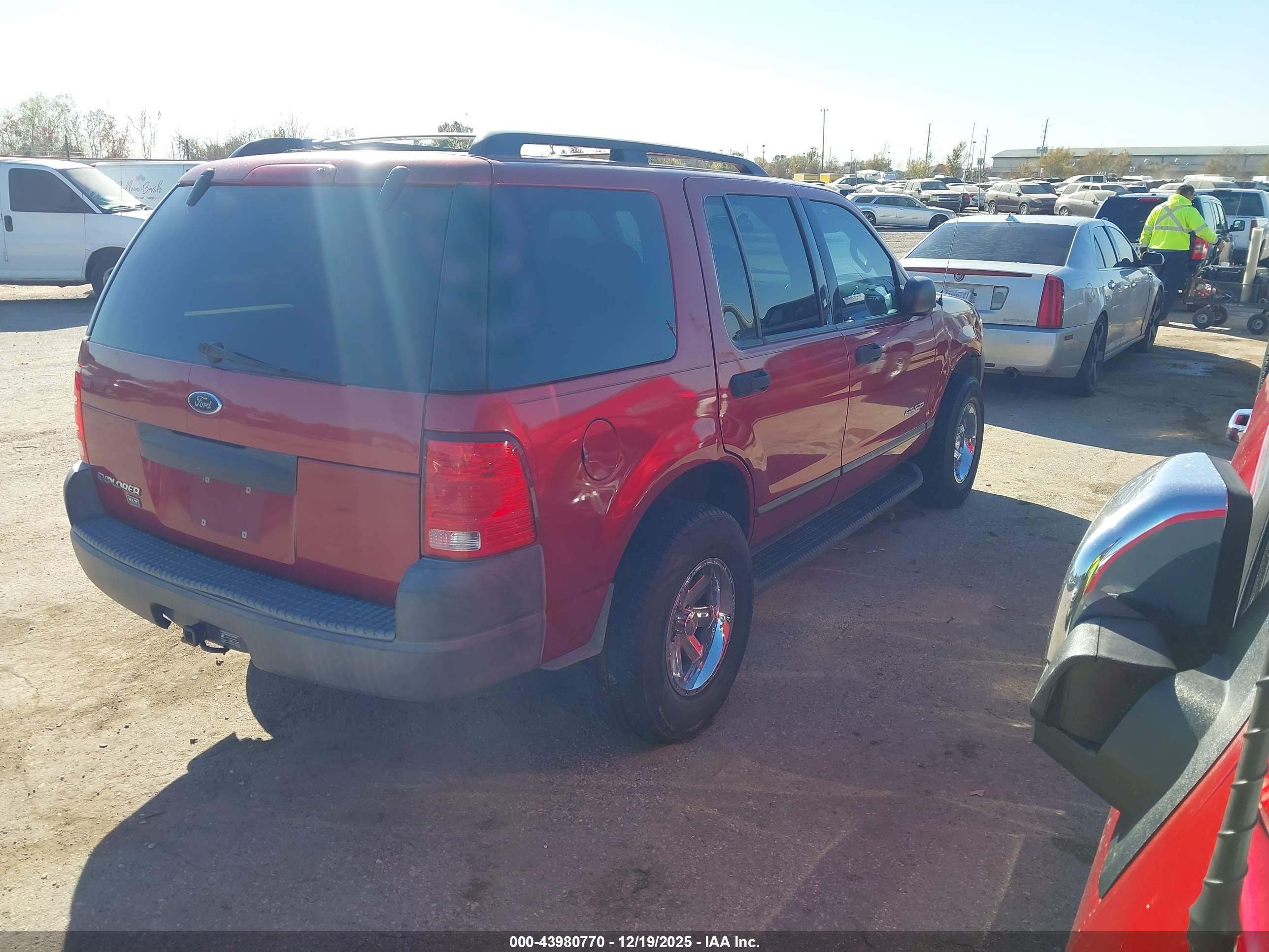 FORD EXPLORER image 4