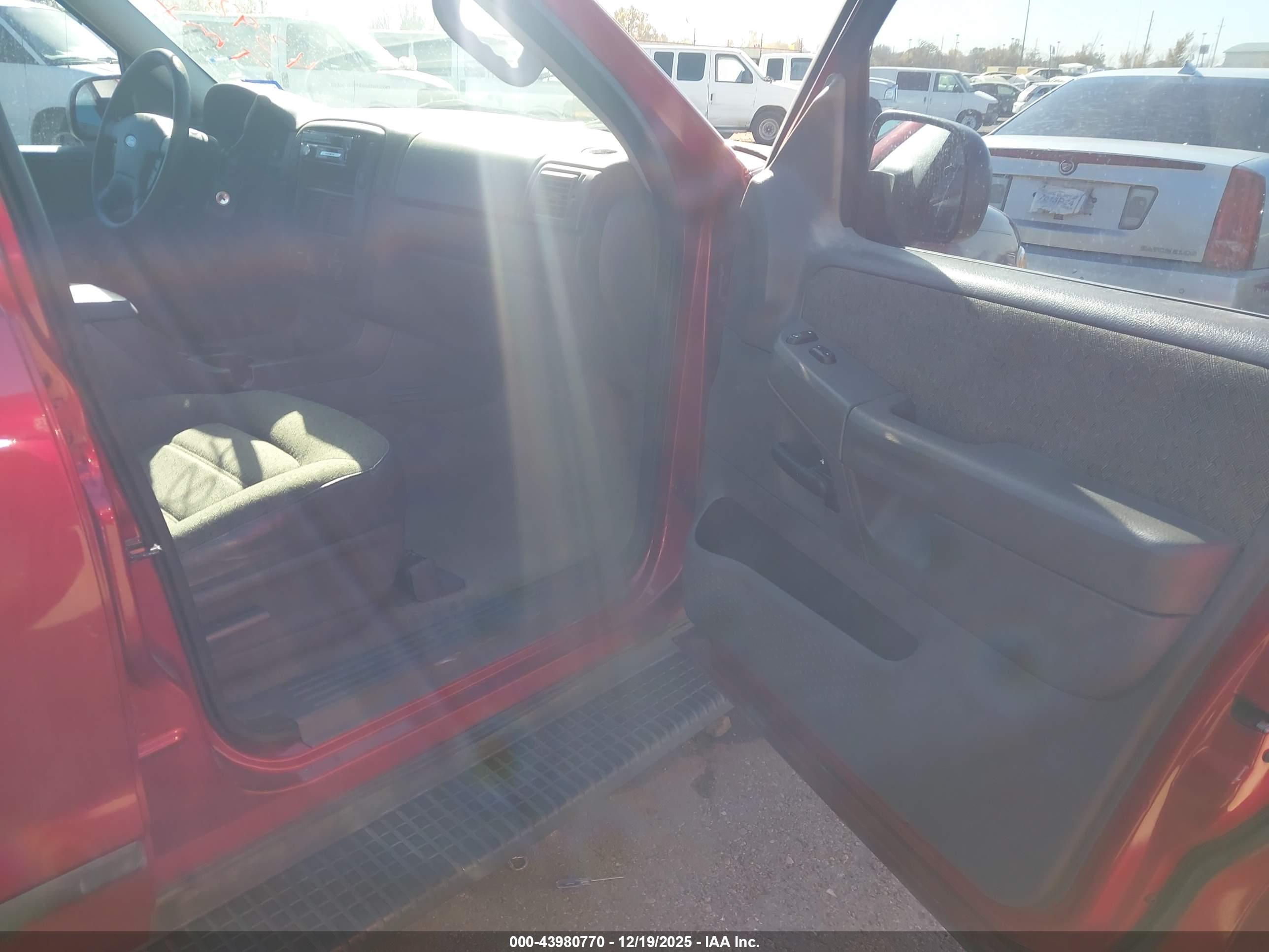 FORD EXPLORER image 5