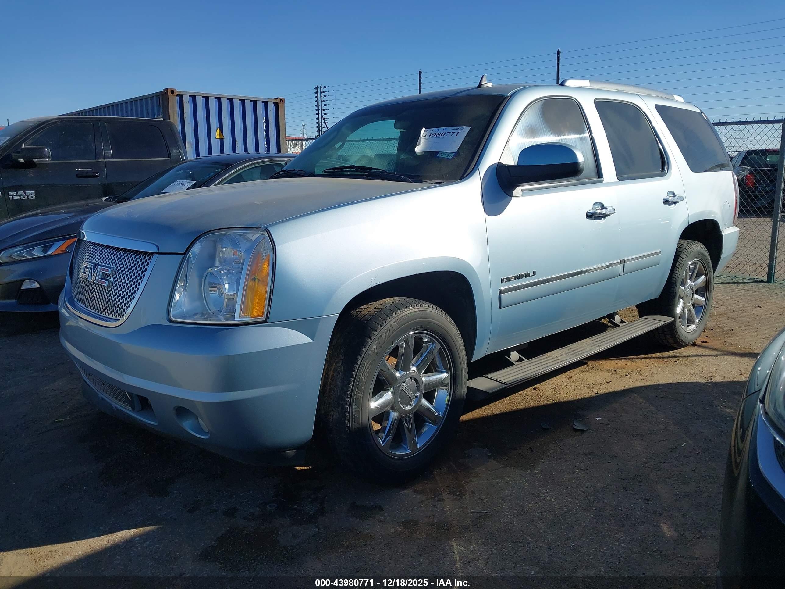 GMC YUKON image 2
