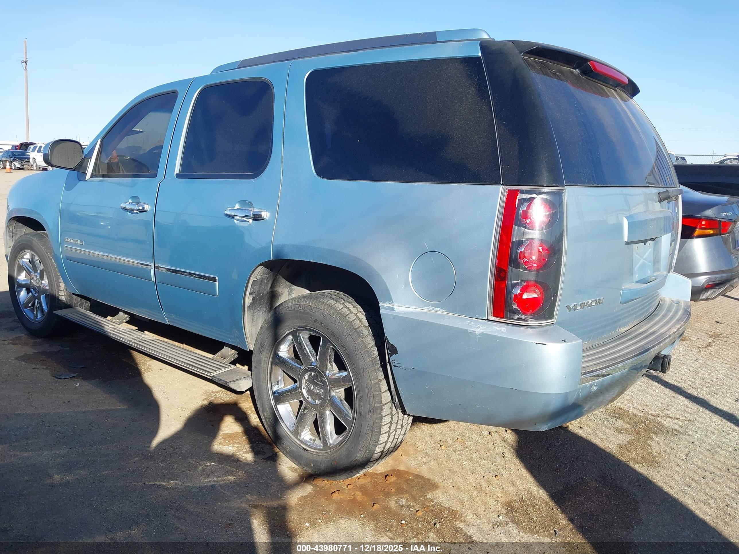 GMC YUKON image 3