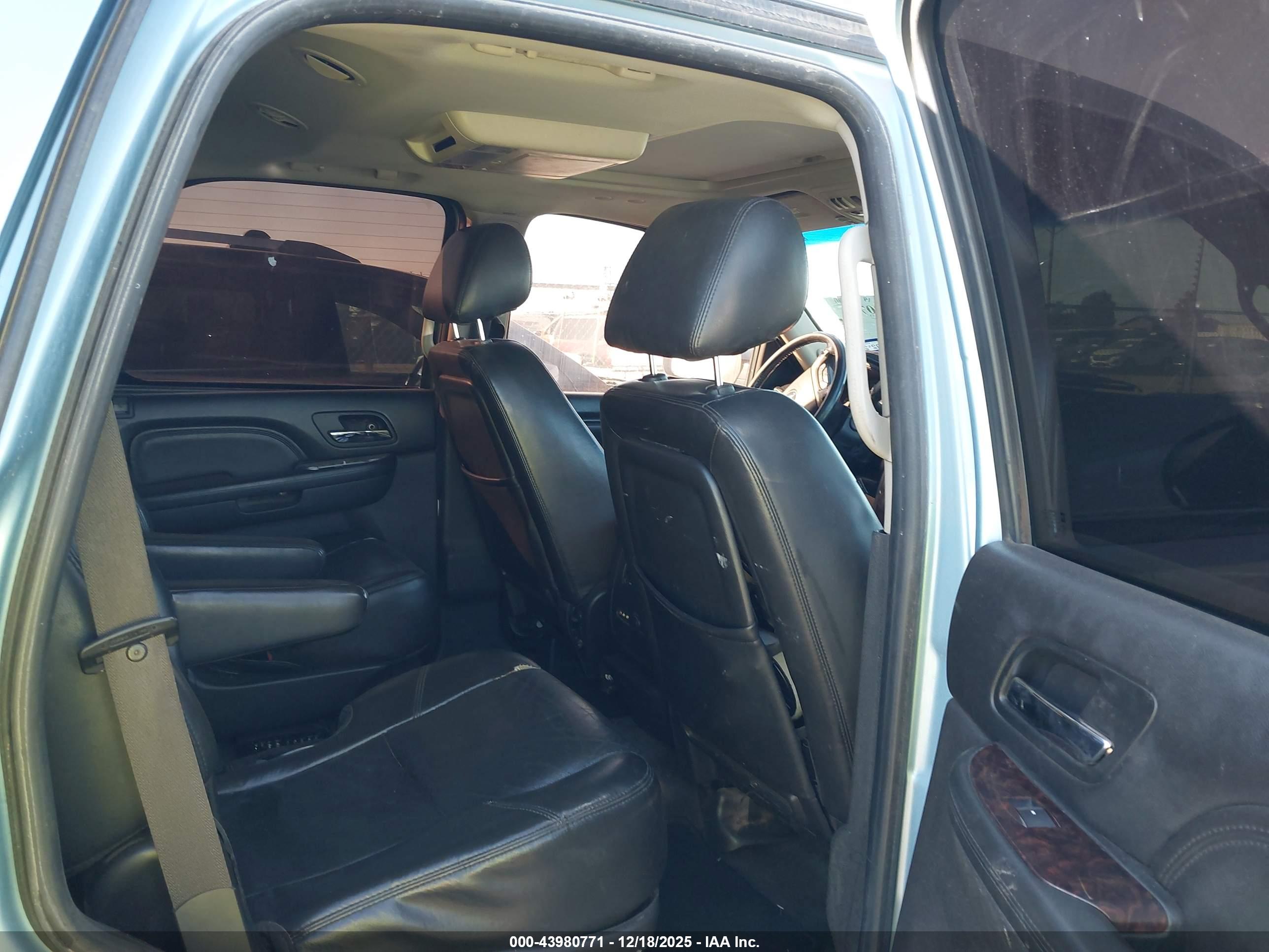 GMC YUKON image 8