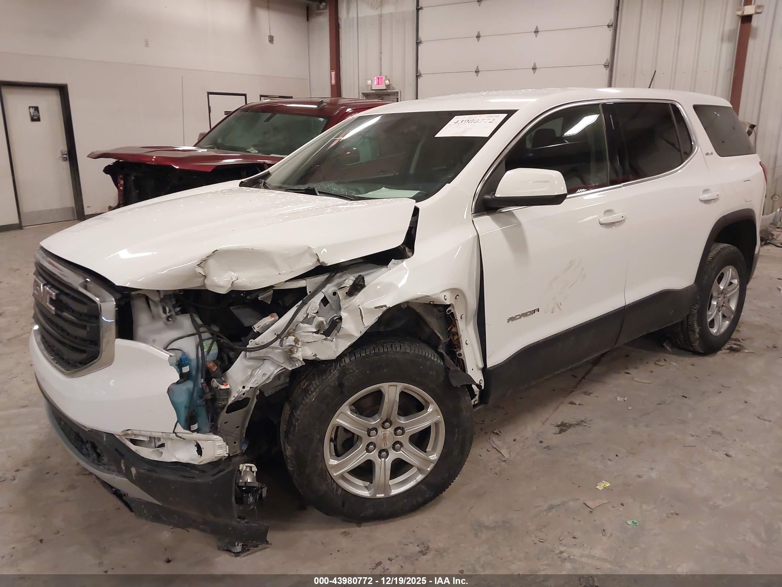 GMC ACADIA image 2