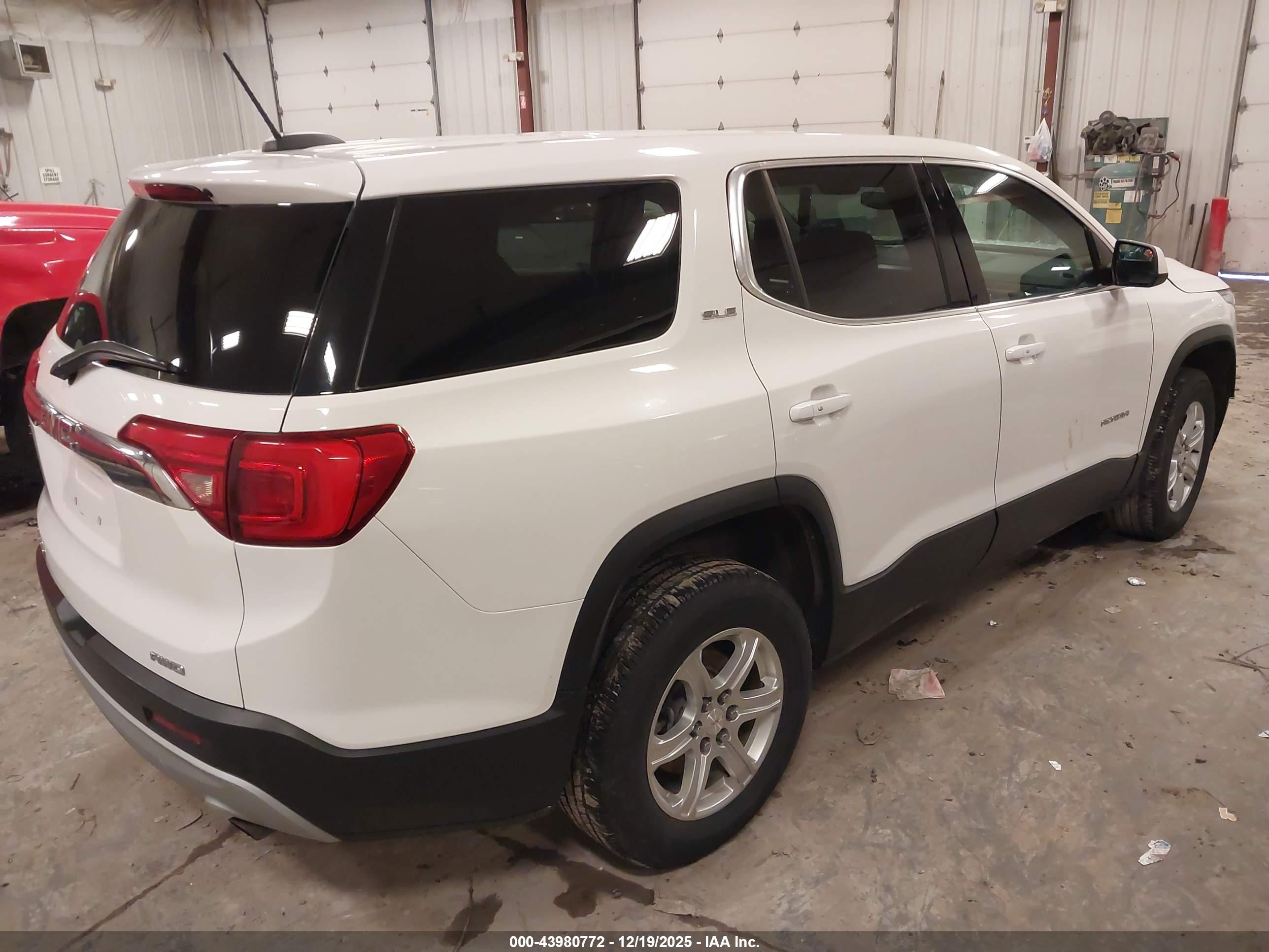 GMC ACADIA image 4