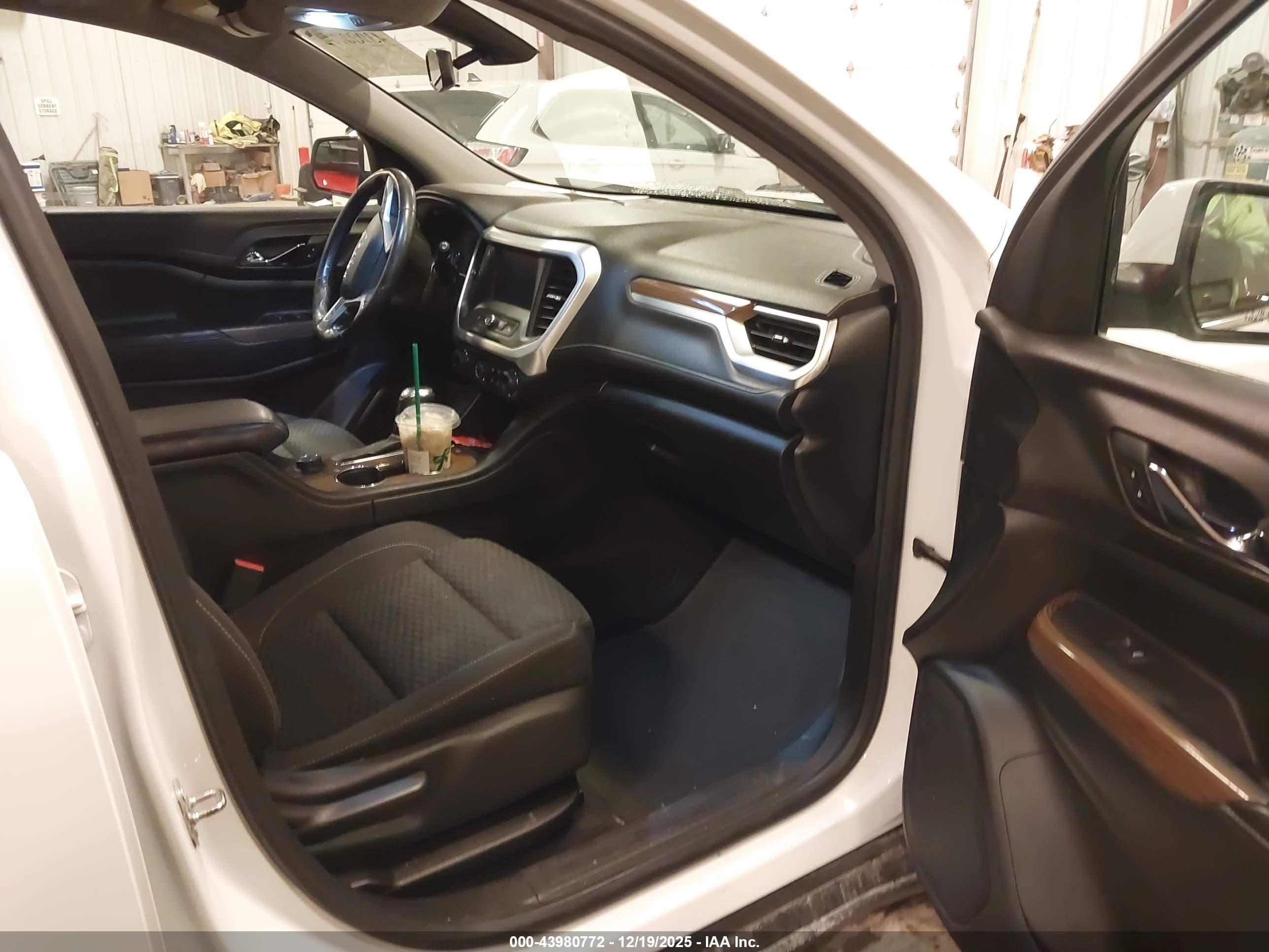 GMC ACADIA image 5