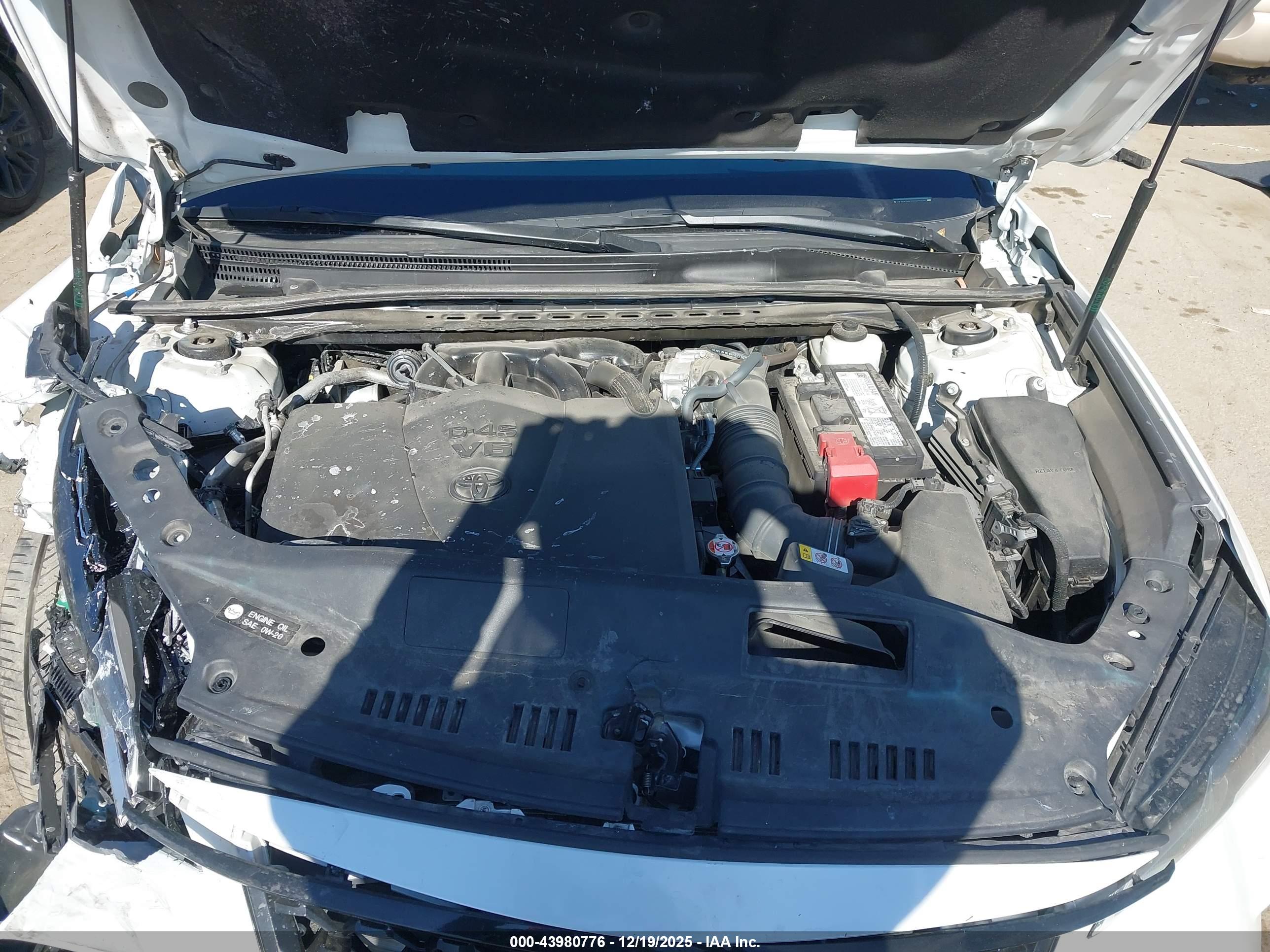 TOYOTA AVALON image 10