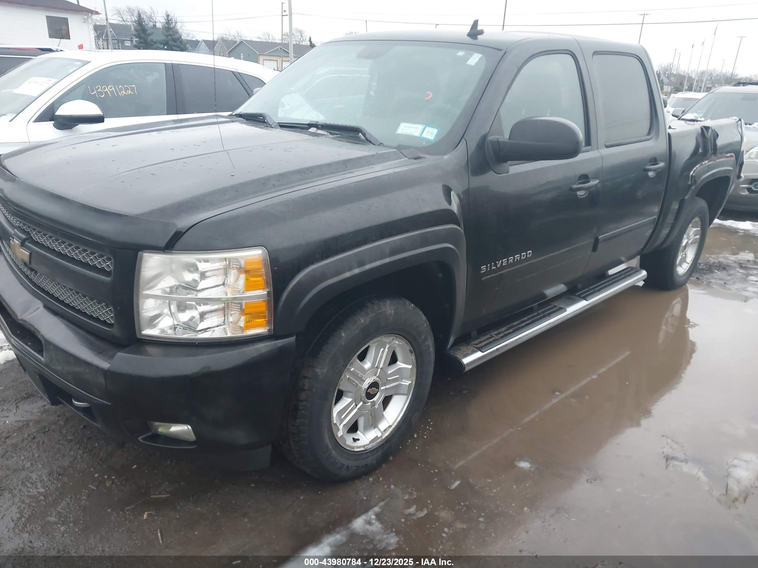 CHEVROLET SILVERADO image 2