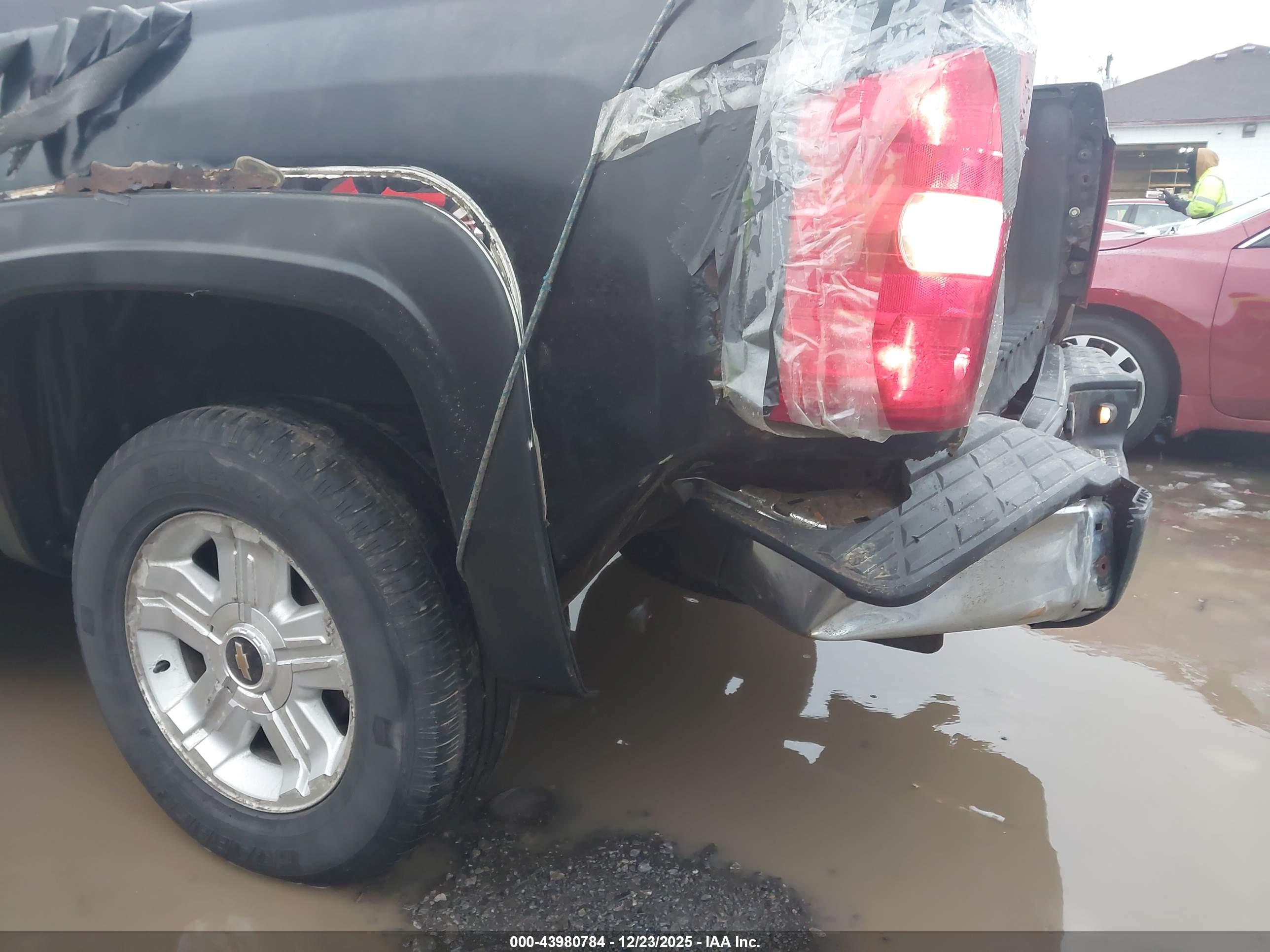 CHEVROLET SILVERADO image 6