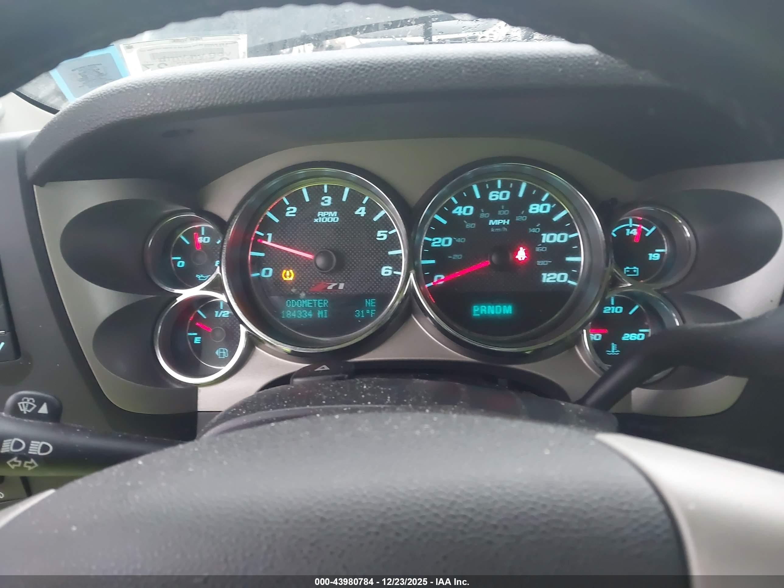 CHEVROLET SILVERADO image 7