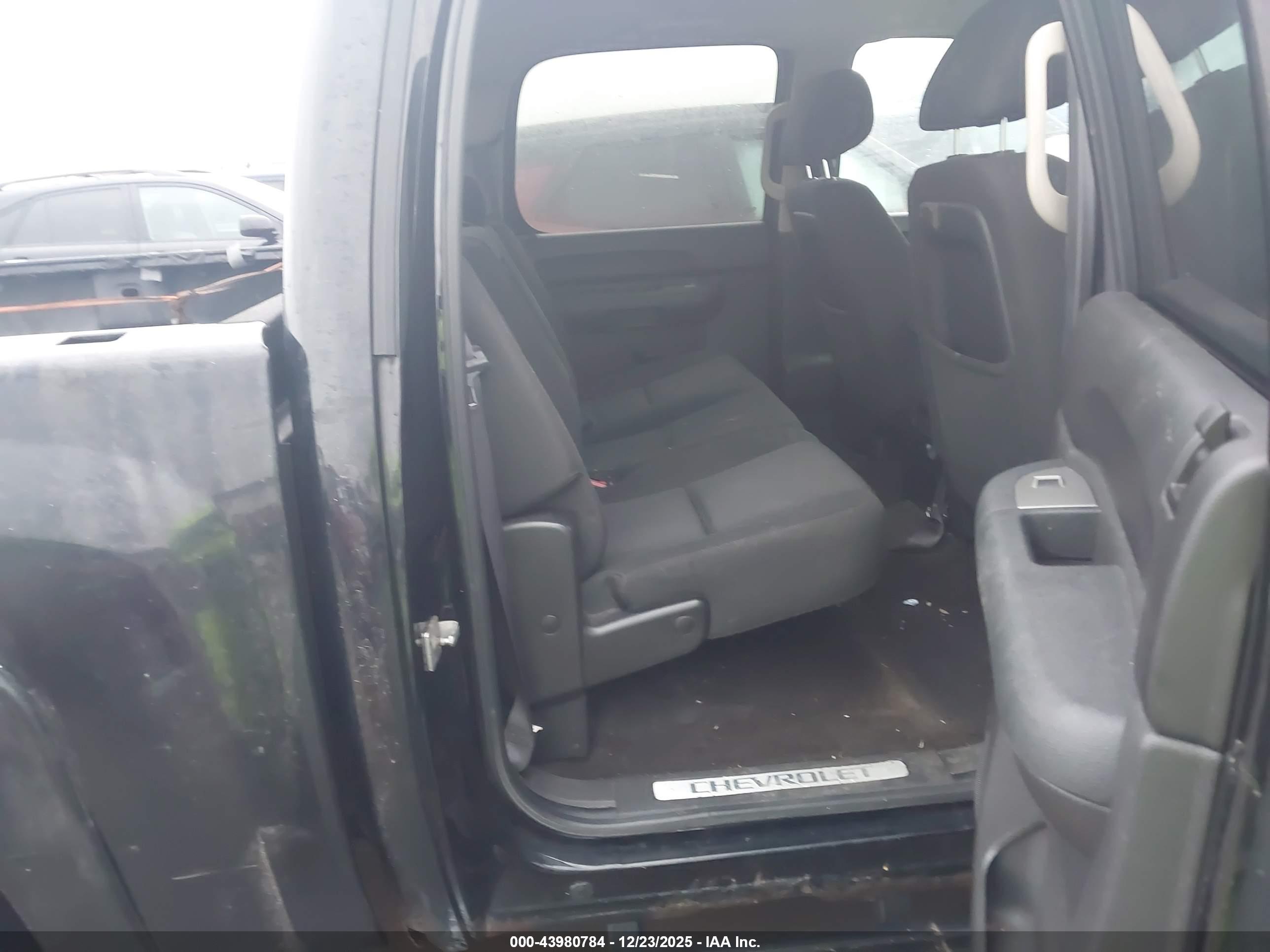 CHEVROLET SILVERADO image 8
