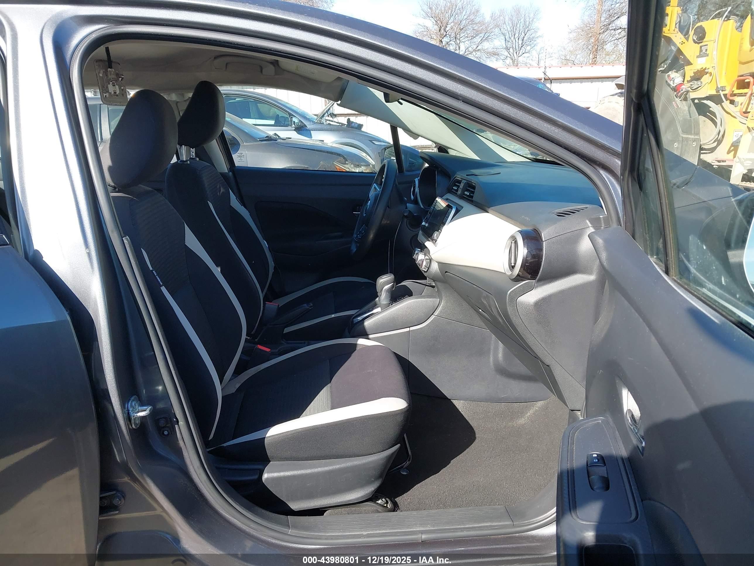 NISSAN VERSA image 5