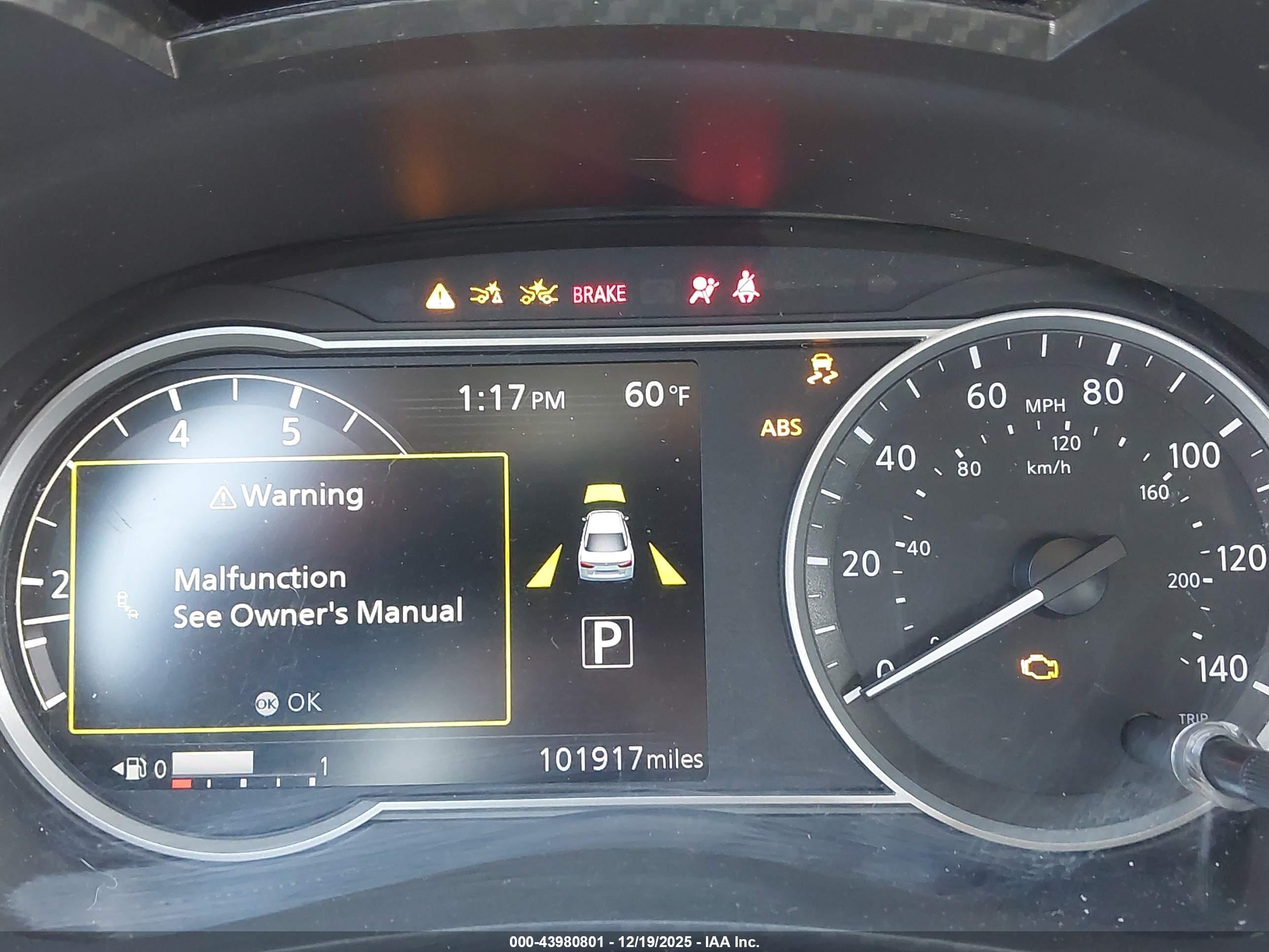 NISSAN VERSA image 7