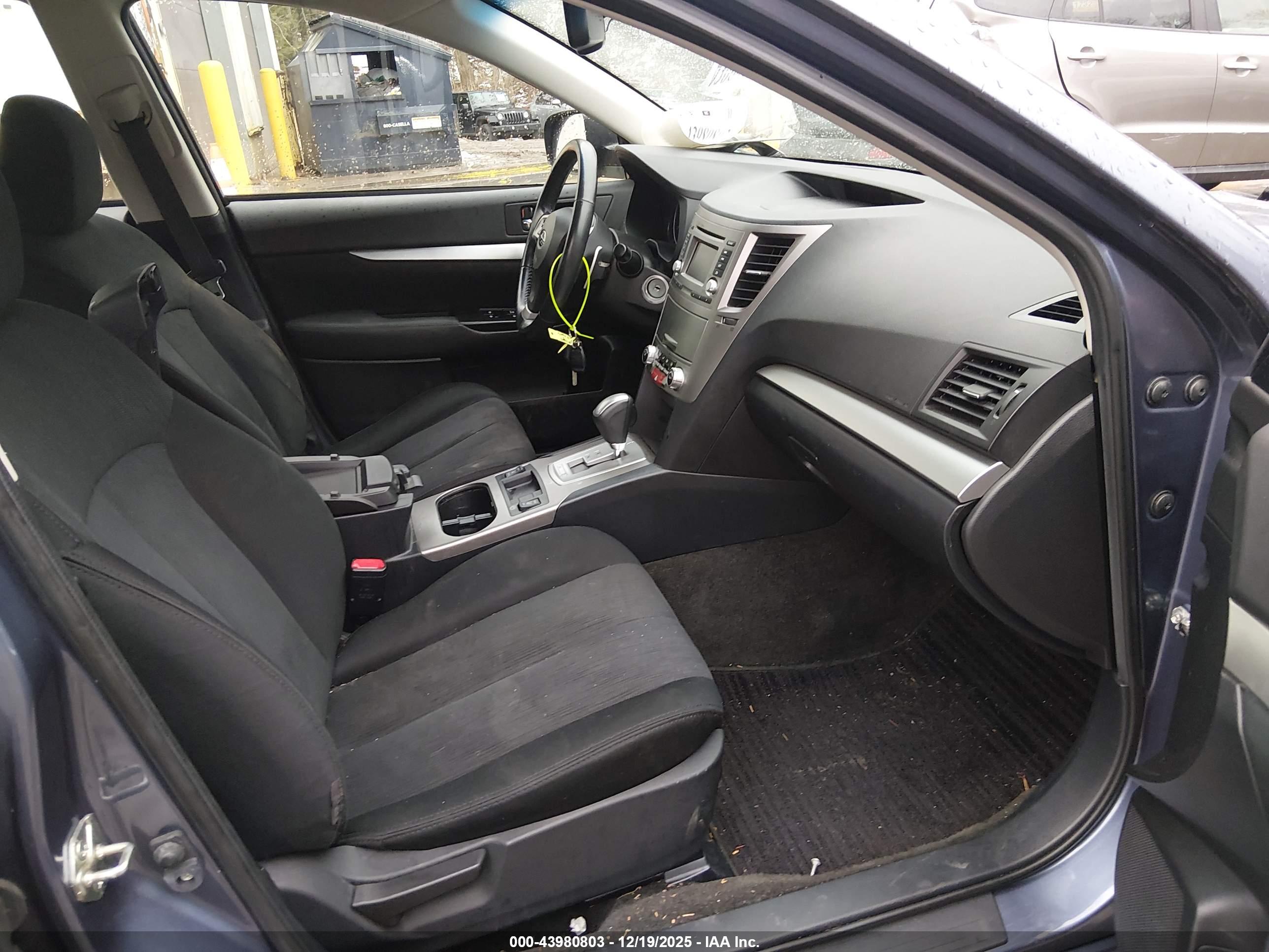 SUBARU LEGACY image 5