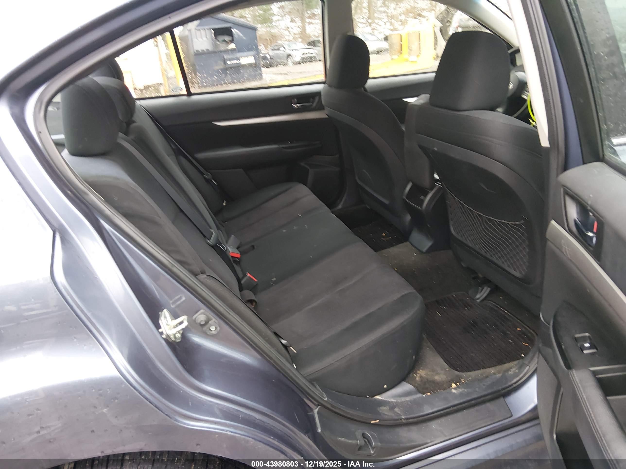 SUBARU LEGACY image 8