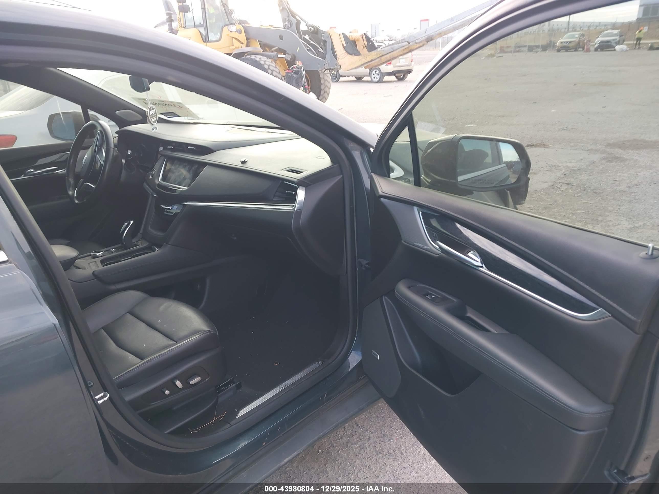 CADILLAC XT5 image 5