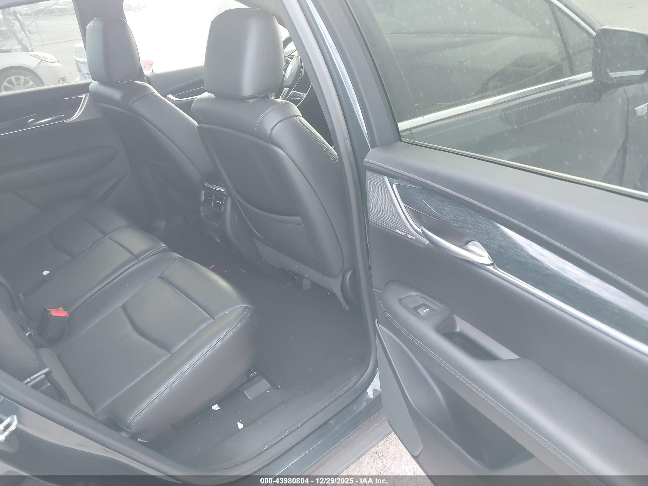 CADILLAC XT5 image 8