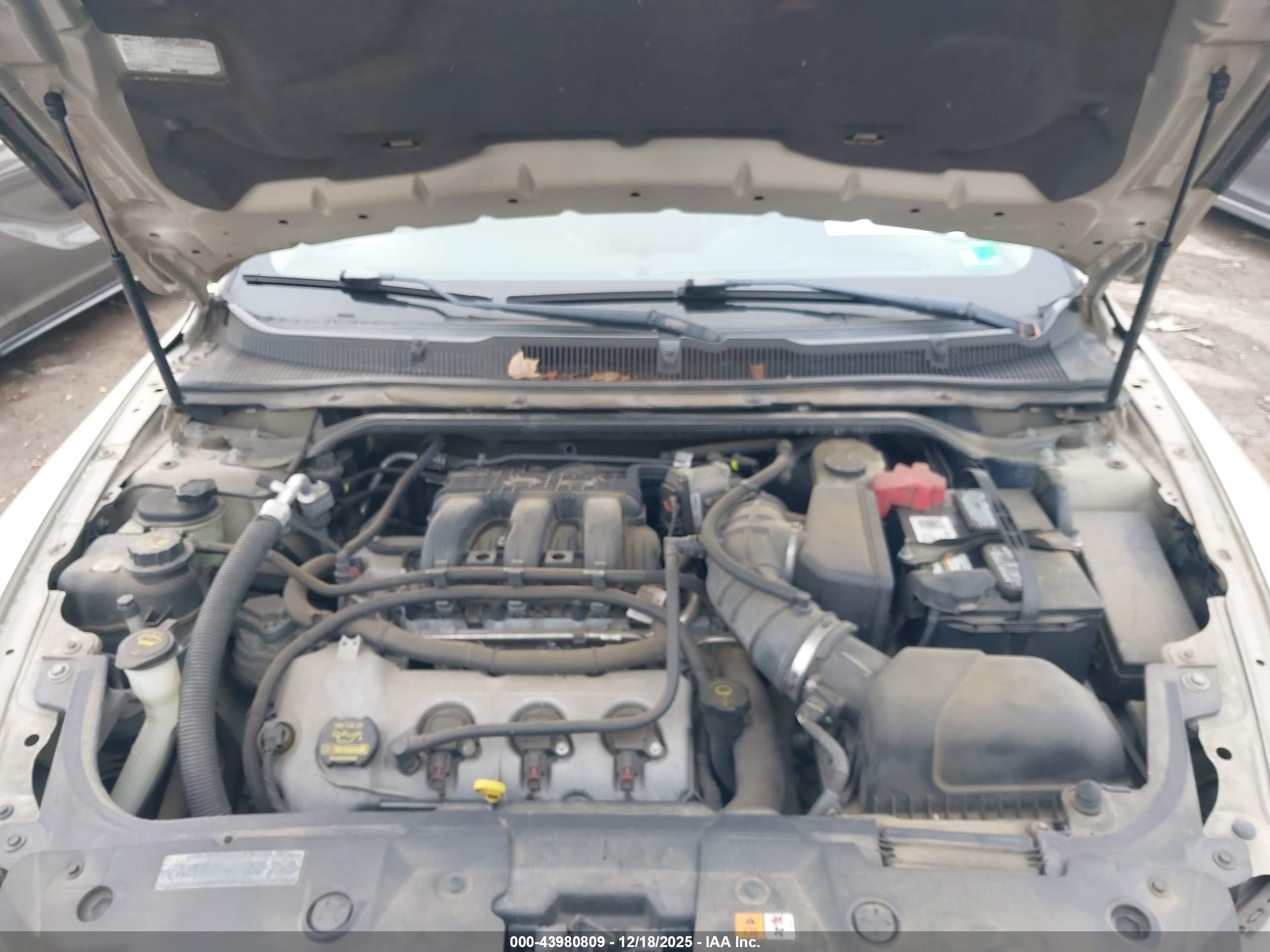 FORD TAURUS image 10