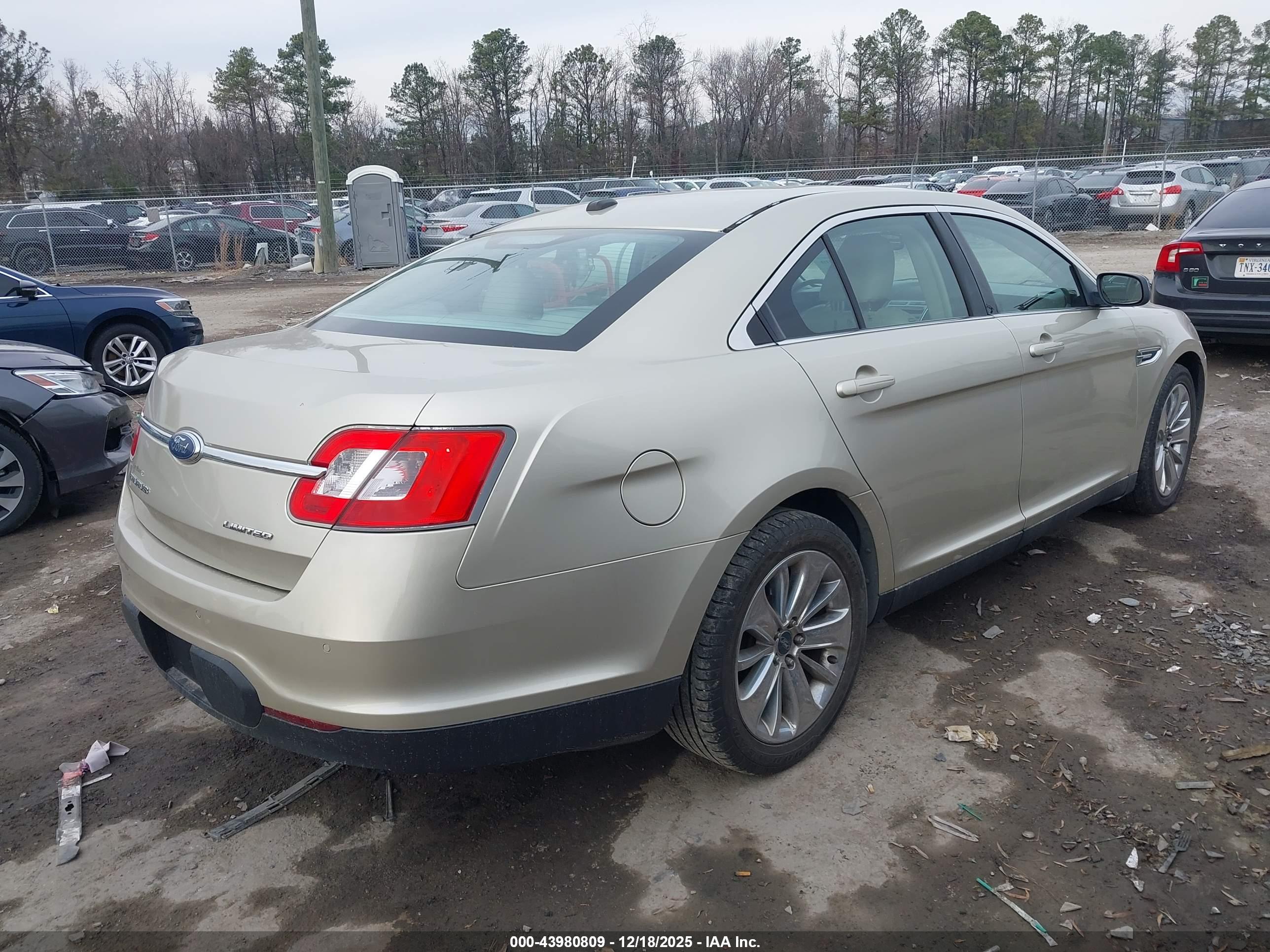 FORD TAURUS image 4